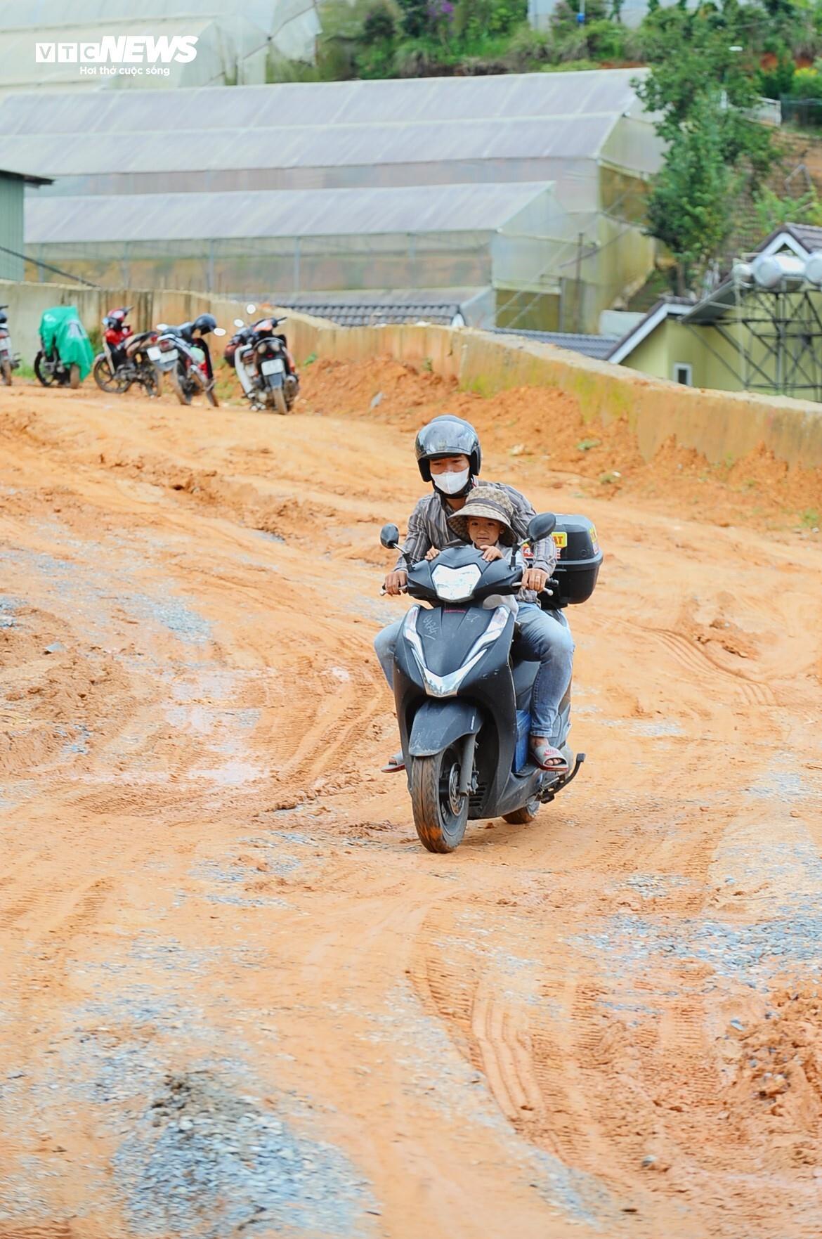 Cung đường 7,4km đẹp nhất Đà Lạt thi công gần 5 năm chưa xong - 10