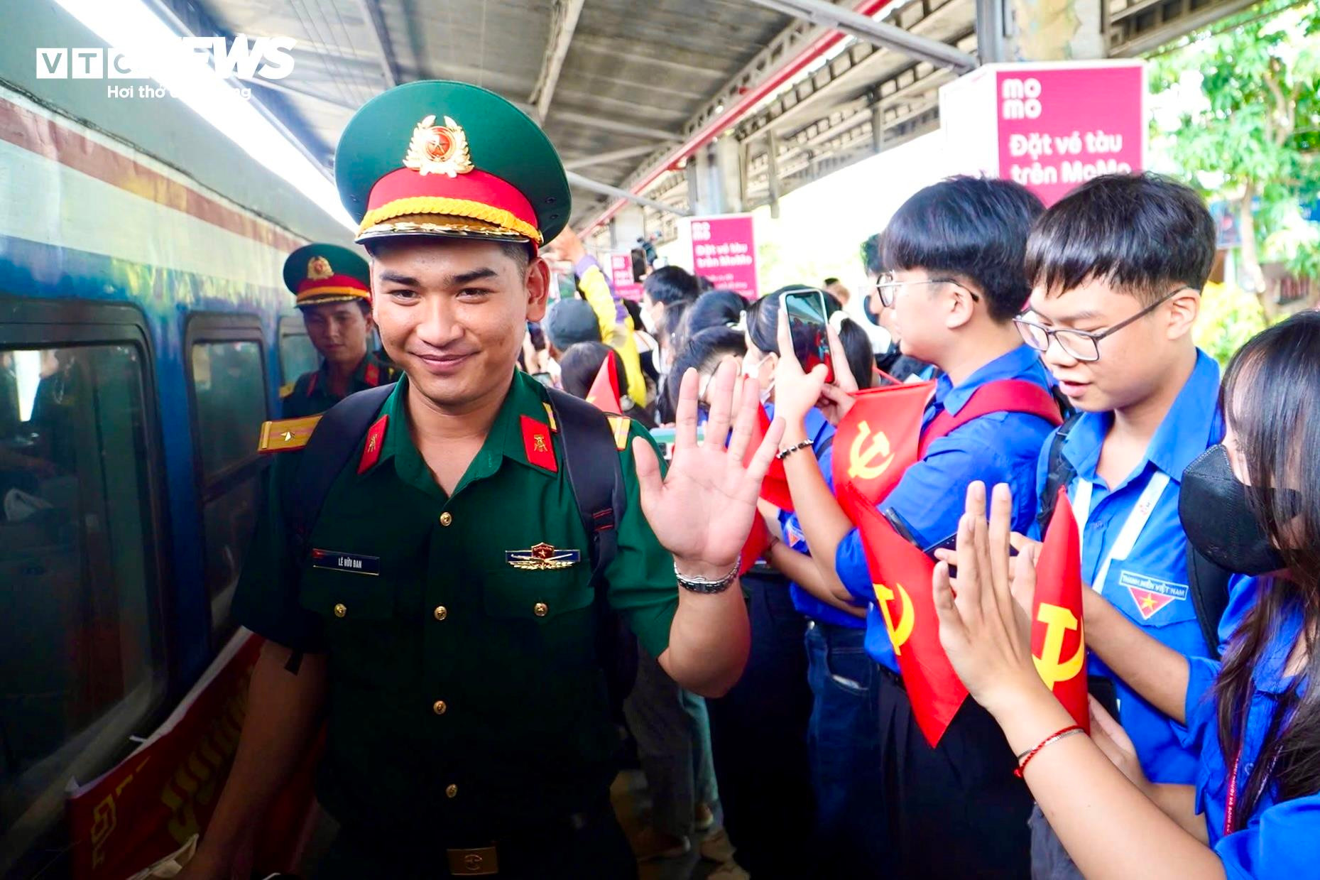 Đoàn chiến sĩ hoàn thành nhiệm vụ A80 trở về TP.HCM trong vòng tay người dân - 4