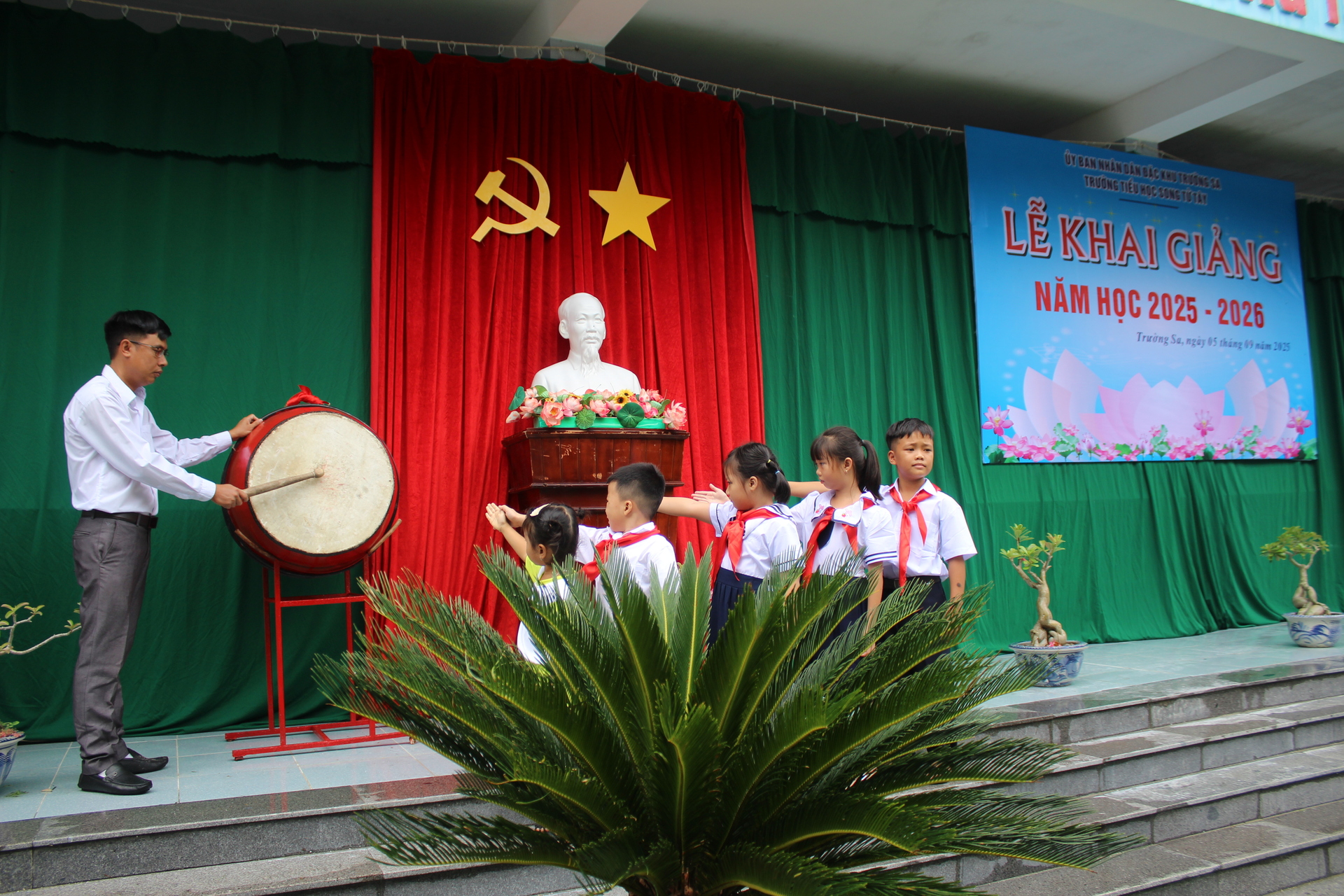 Rộn ràng khai giảng năm học mới ở đặc khu Trường Sa - 4