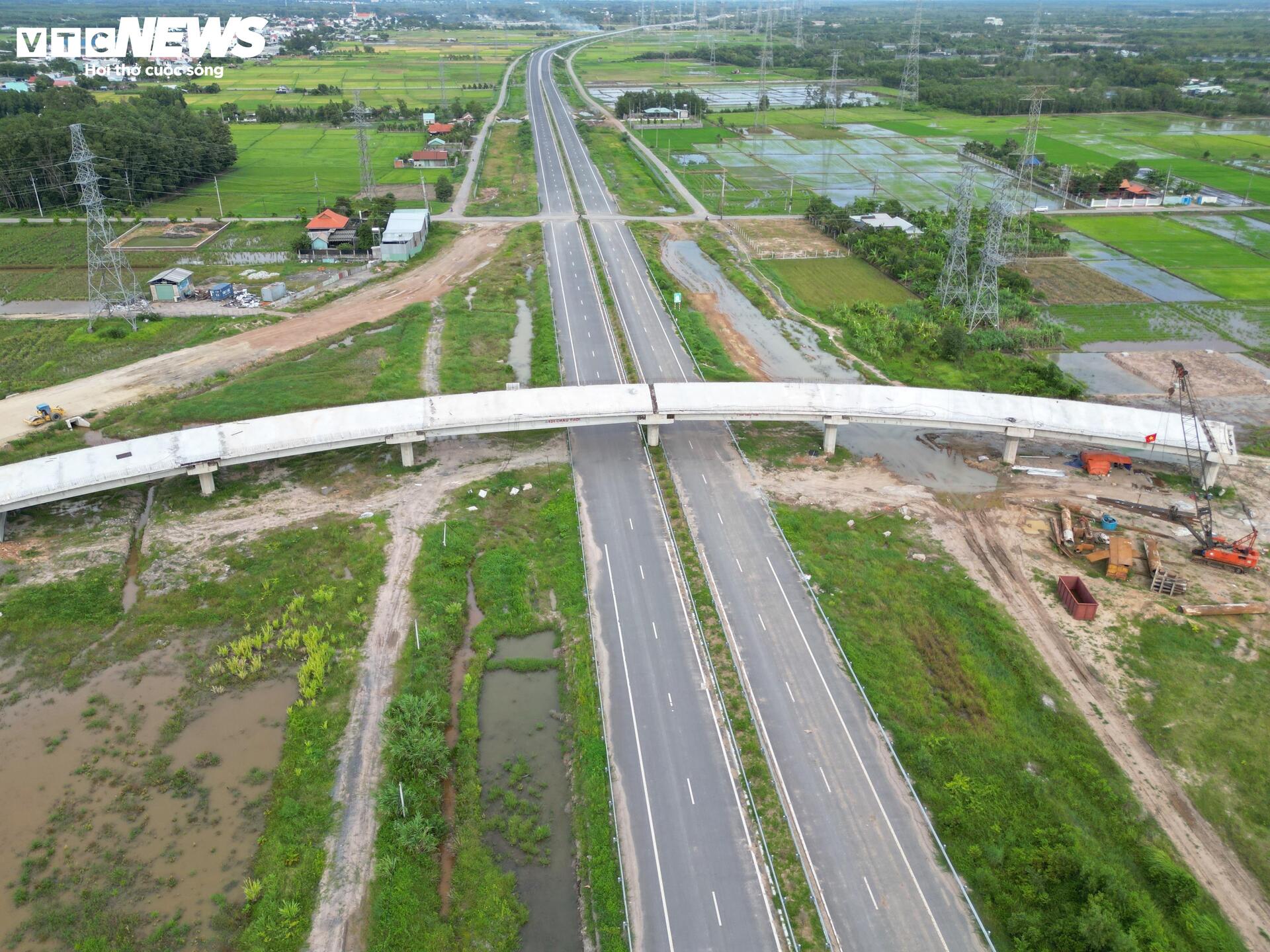 Vành đai 3 qua Đồng Nai thi công thần tốc, sẵn sàng thông xe toàn tuyến - 2