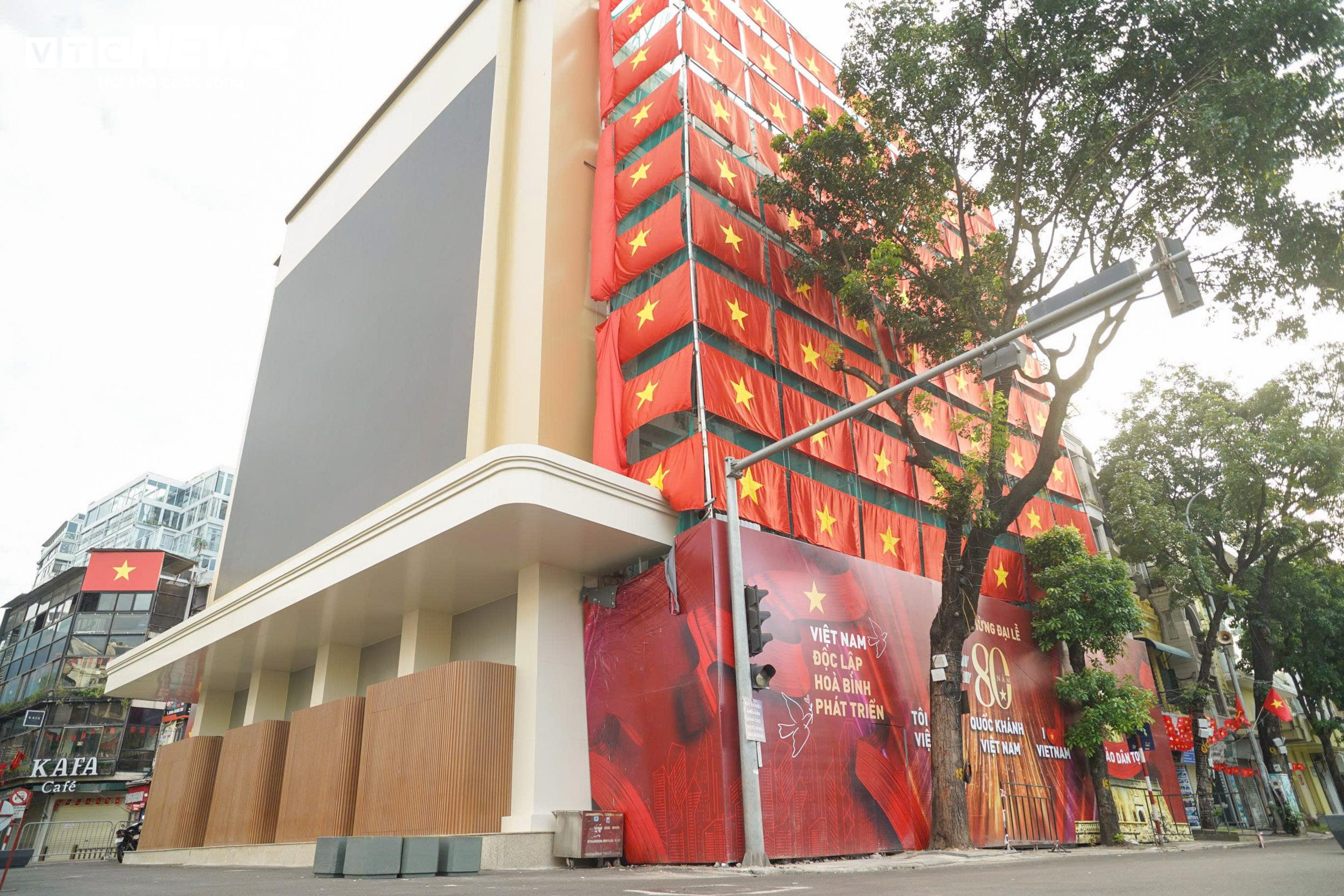 Diện mạo mới của quảng trường Đông Kinh - Nghĩa Thục sau 3 tháng cải tạo - 3