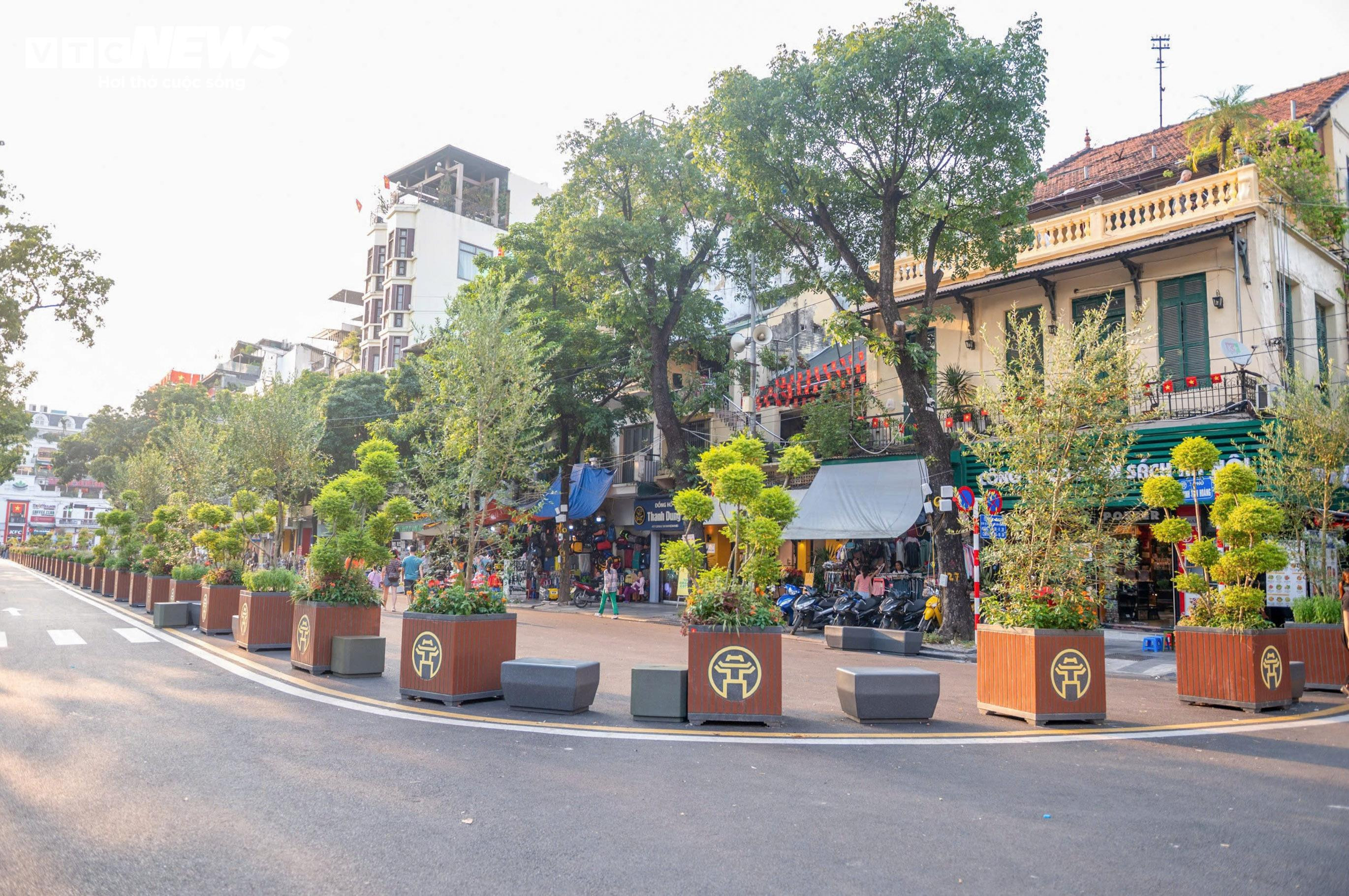 Diện mạo mới của quảng trường Đông Kinh - Nghĩa Thục sau 3 tháng cải tạo - 4