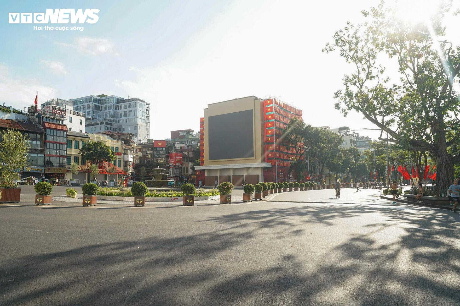 Diện mạo mới của quảng trường Đông Kinh - Nghĩa Thục sau 3 tháng cải tạo - 1