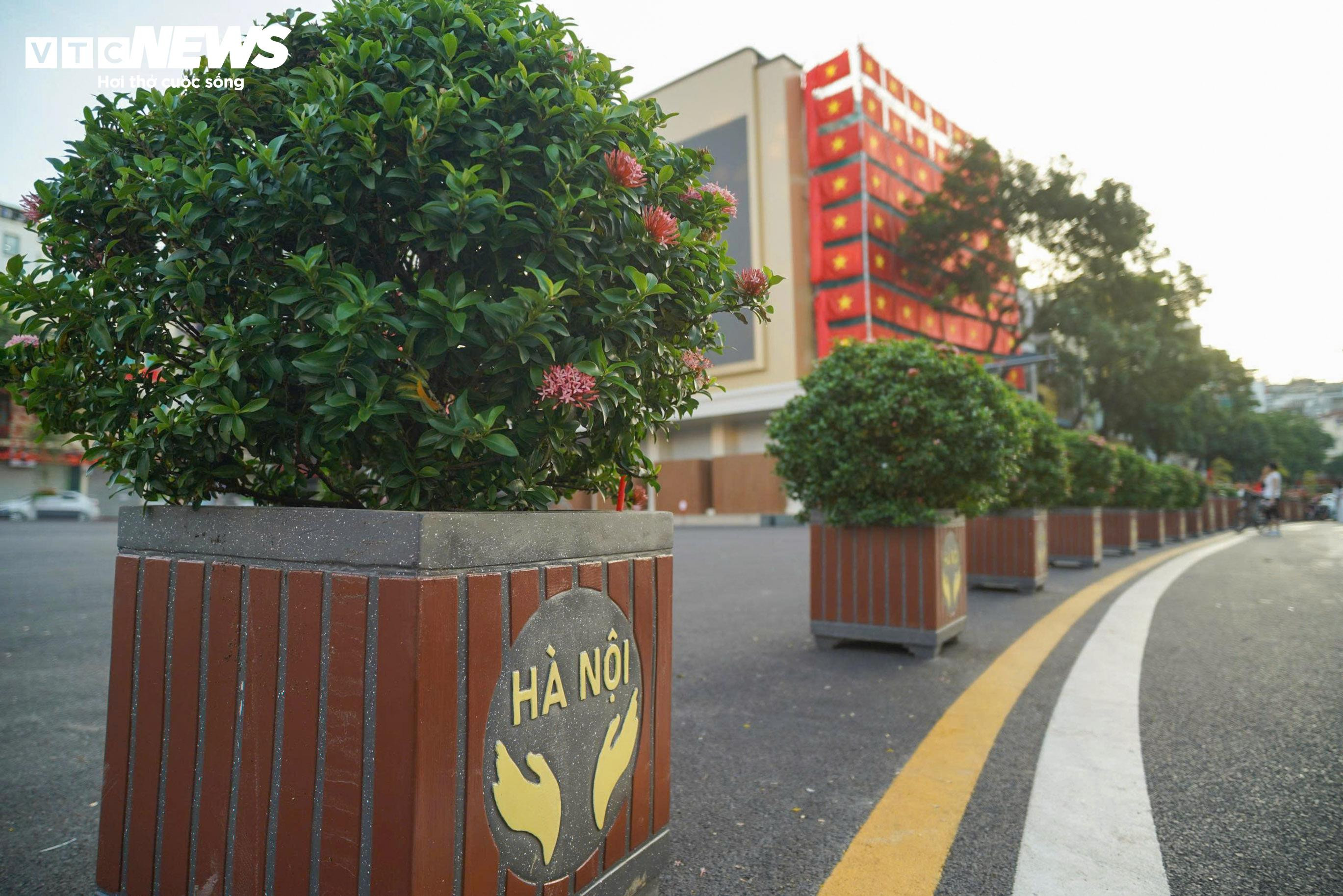 Diện mạo mới của quảng trường Đông Kinh - Nghĩa Thục sau 3 tháng cải tạo - 5