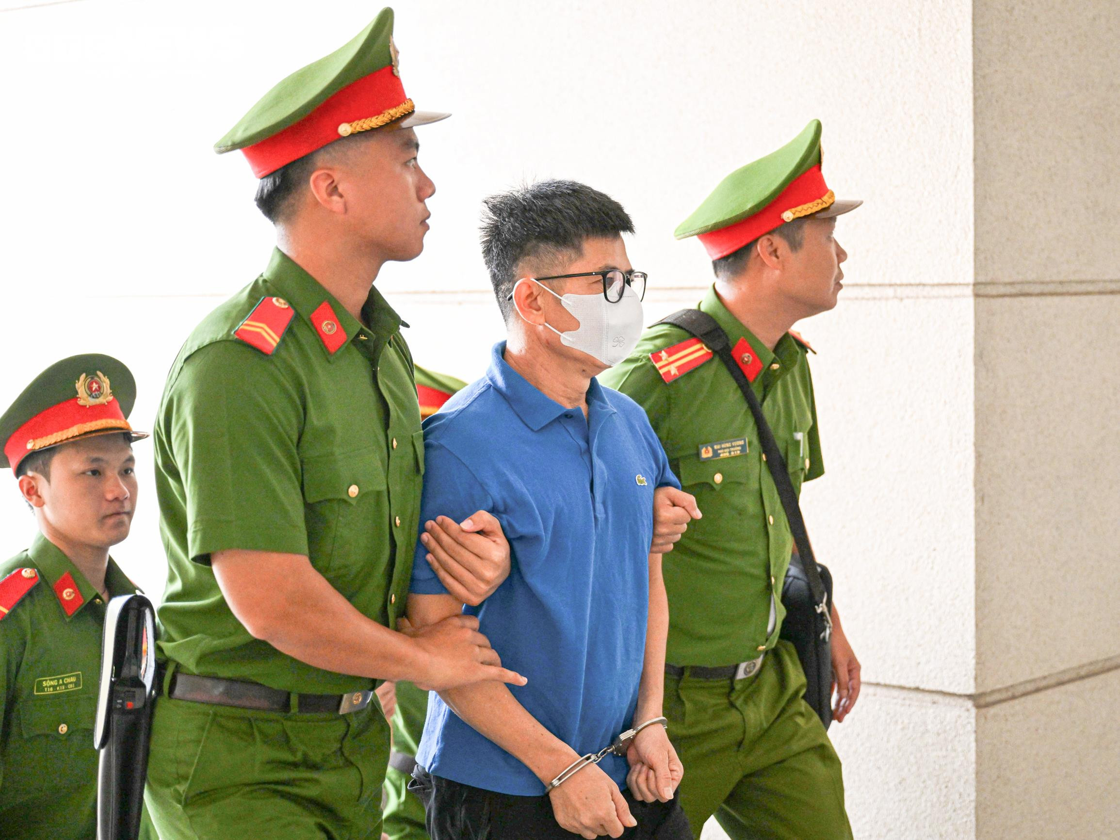 Dẫn giải cựu Phó Chủ nhiệm Văn phòng Quốc hội Phạm Thái Hà vào phòng xét xử - 5