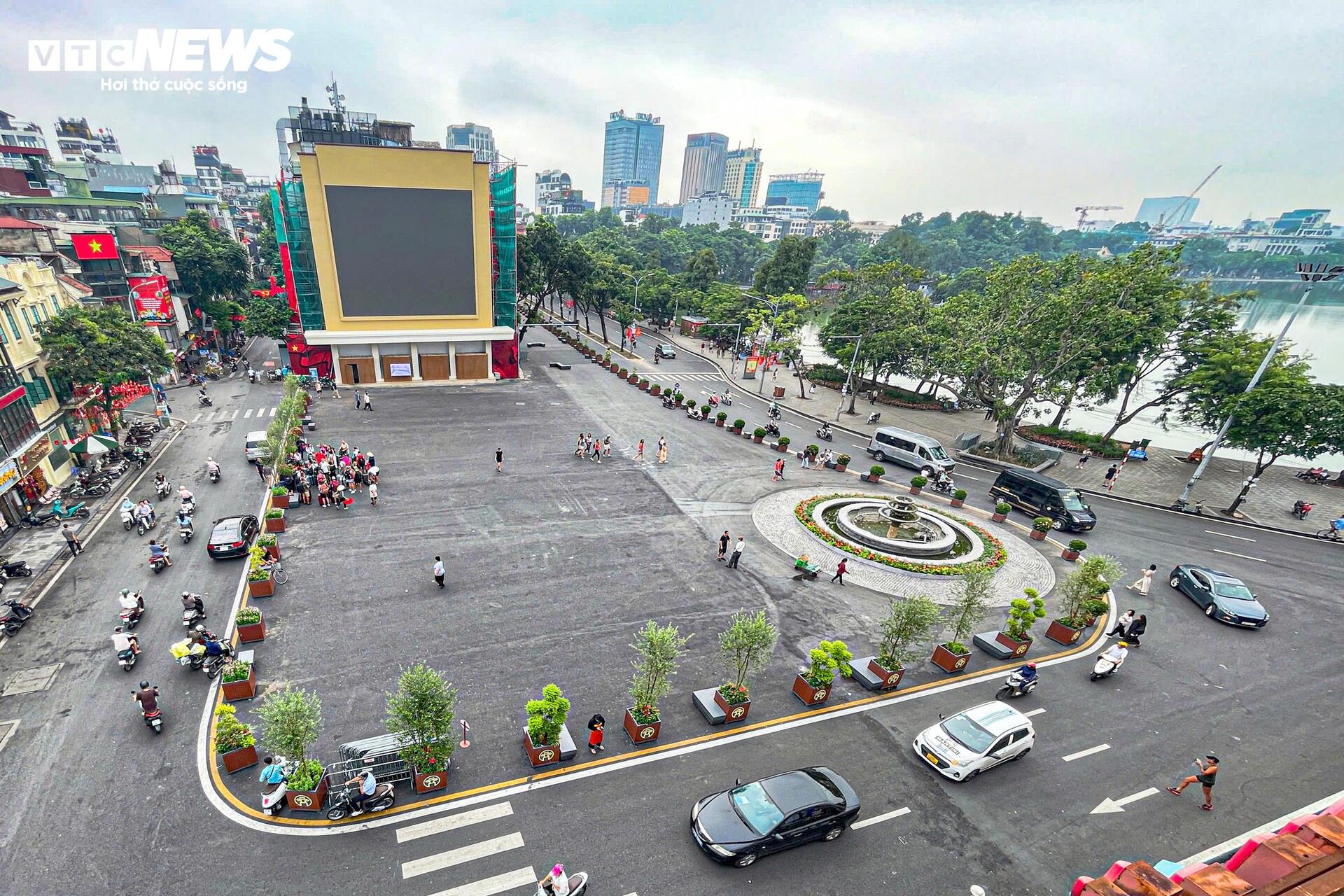 Toàn cảnh không gian Hồ Gươm sau hơn 3 tháng chỉnh trang - 2