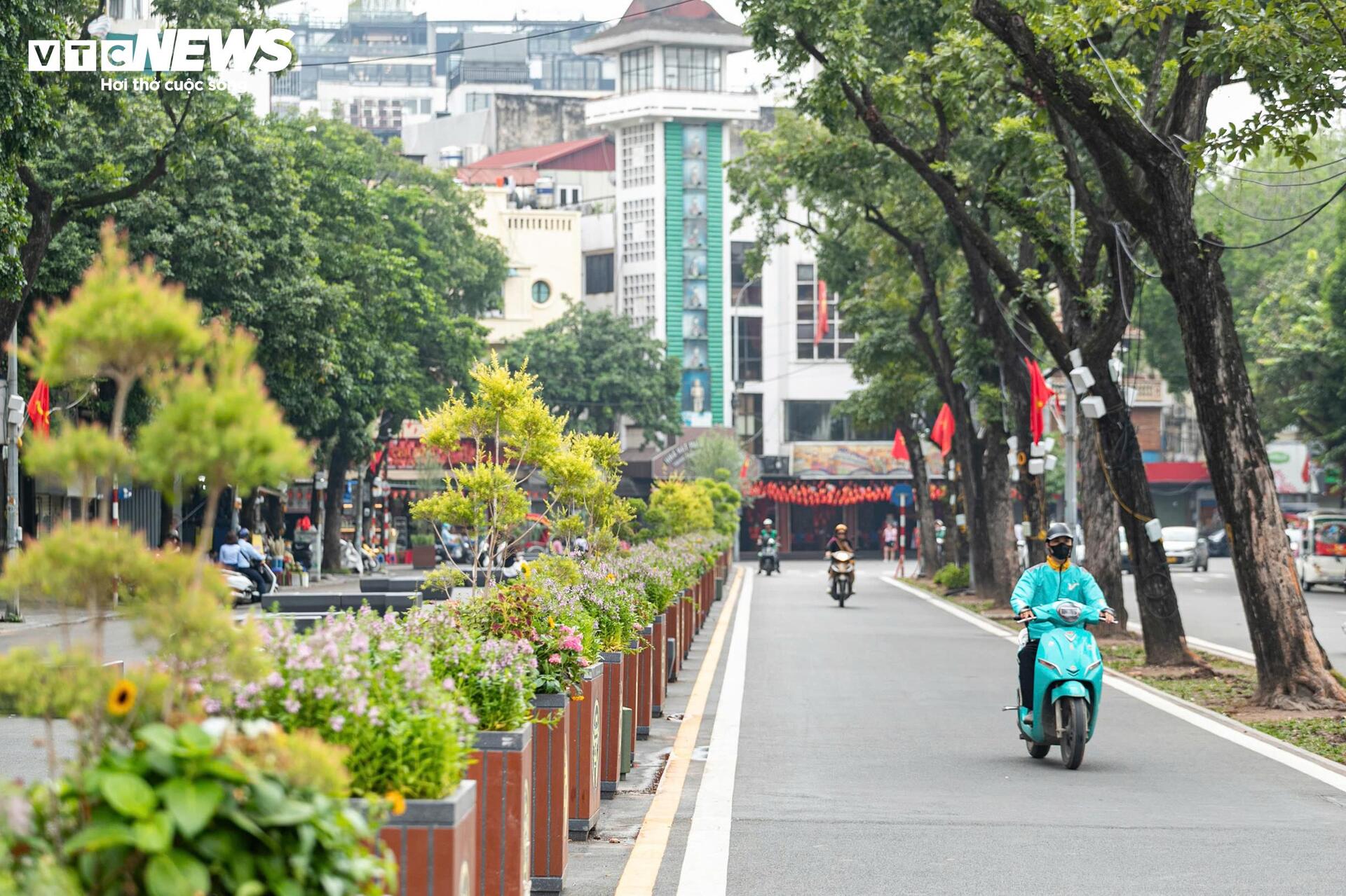 Toàn cảnh không gian Hồ Gươm sau hơn 3 tháng chỉnh trang - 6