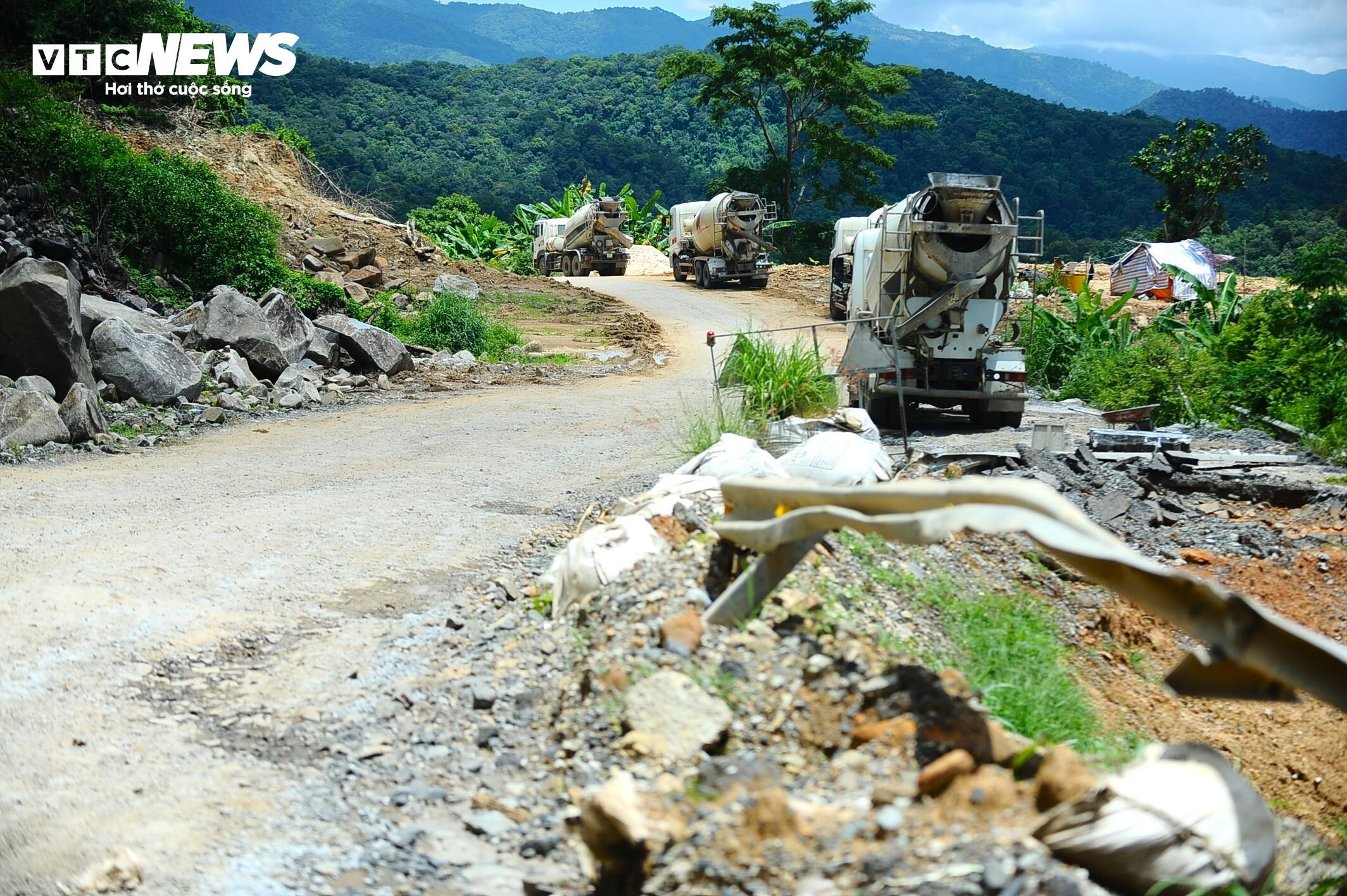 Người dân ‘nín thở’ khi đi qua đường kết nối biển xanh - đại ngàn Lâm Đồng - 4