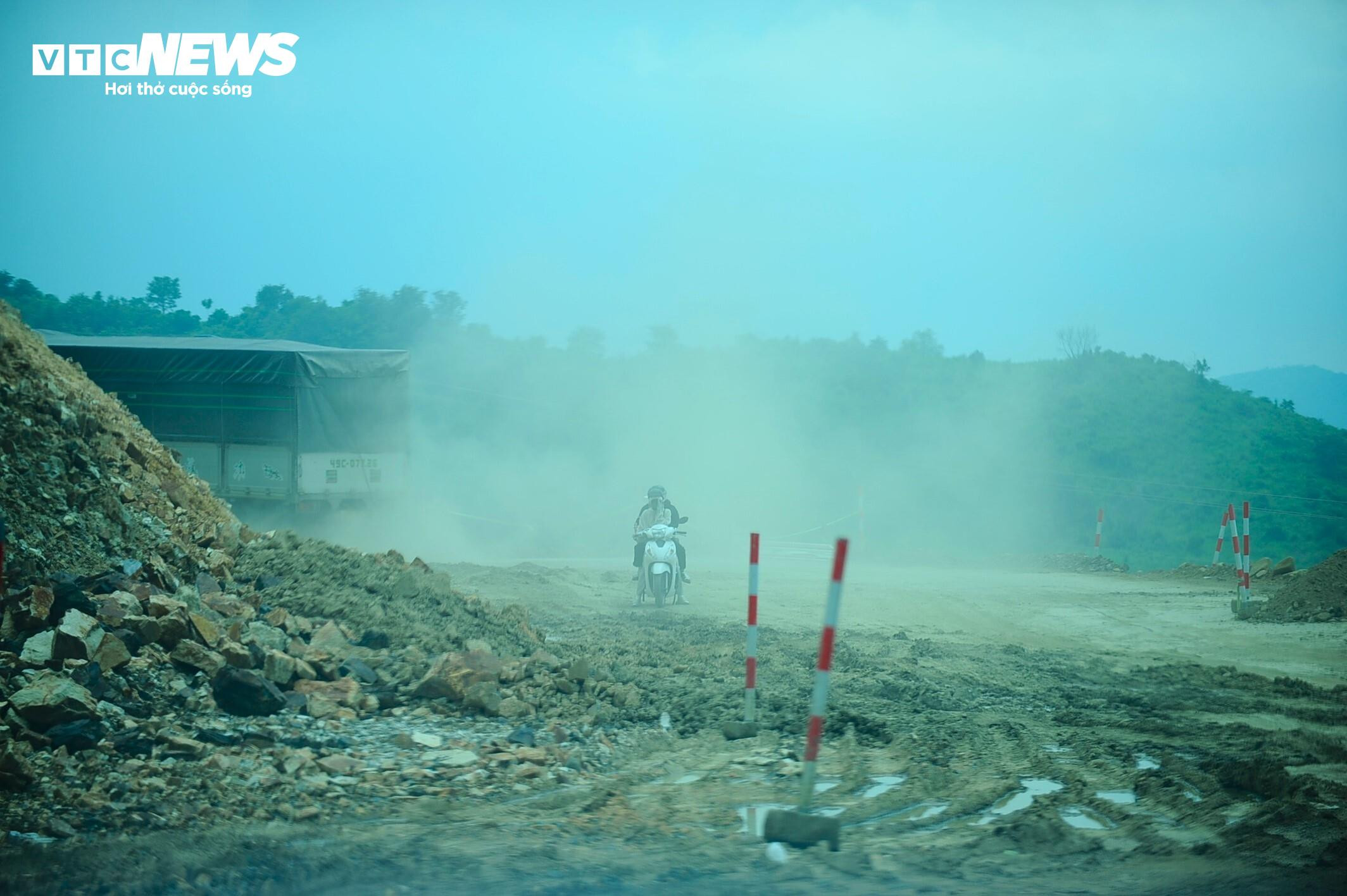 Người dân ‘nín thở’ khi đi qua đường kết nối biển xanh - đại ngàn Lâm Đồng - 6