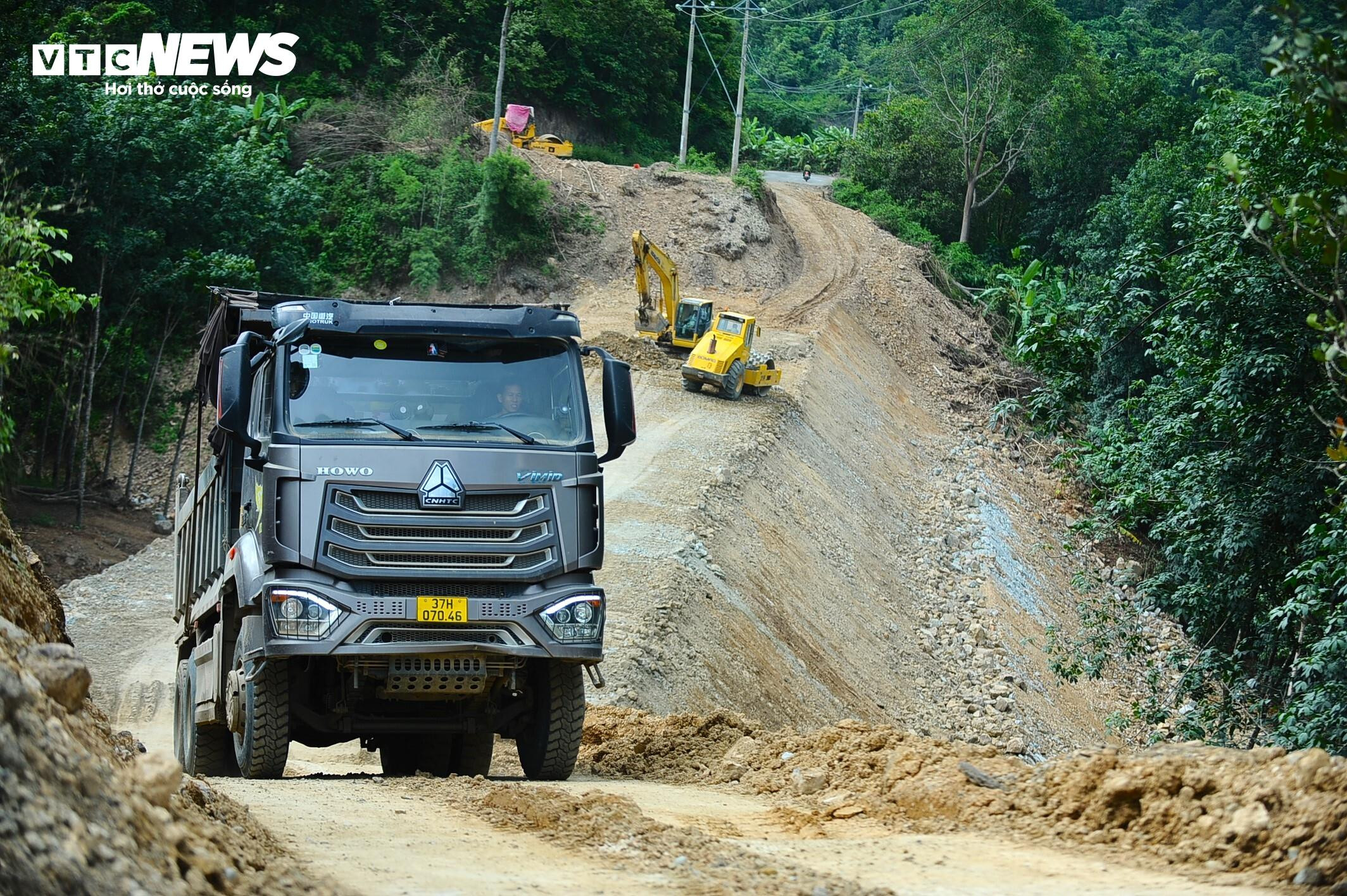 Người dân ‘nín thở’ khi đi qua đường kết nối biển xanh - đại ngàn Lâm Đồng - 14