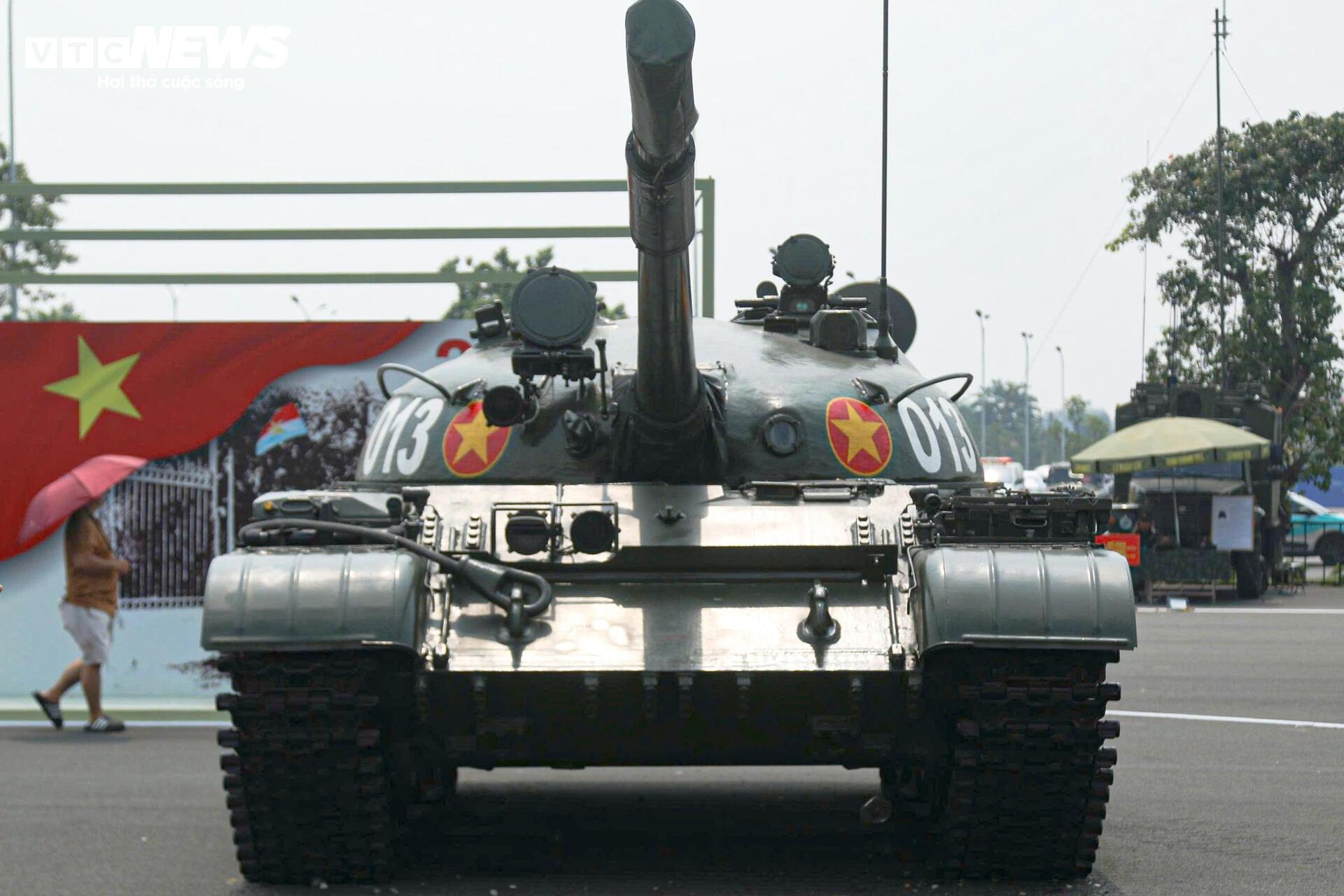Dàn xe tăng T-90S, T-62, T-54B hút khách tại Triển lãm thành tựu đất nước - 8