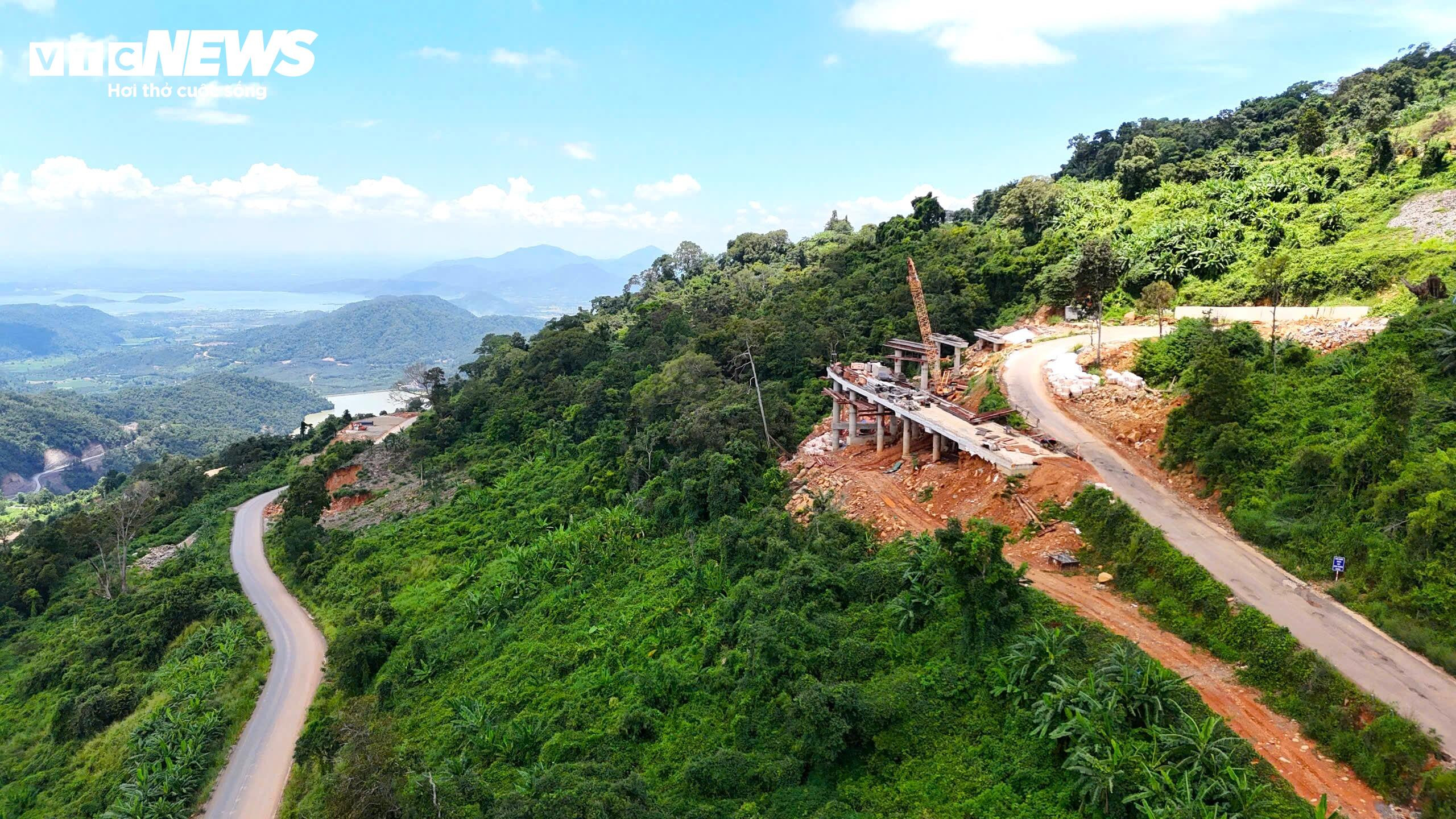 Người dân ‘nín thở’ khi đi qua đường kết nối biển xanh - đại ngàn Lâm Đồng - 11