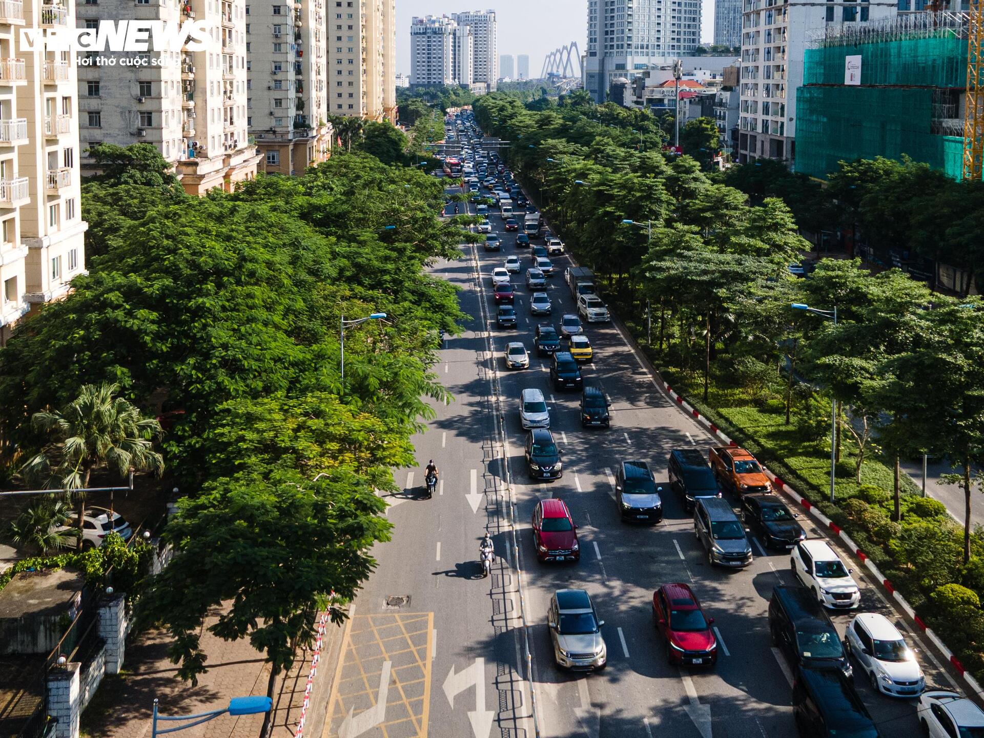Cầu Nhật Tân thoát cảnh ùn tắc sau khi tách riêng làn ô tô và xe máy - 9