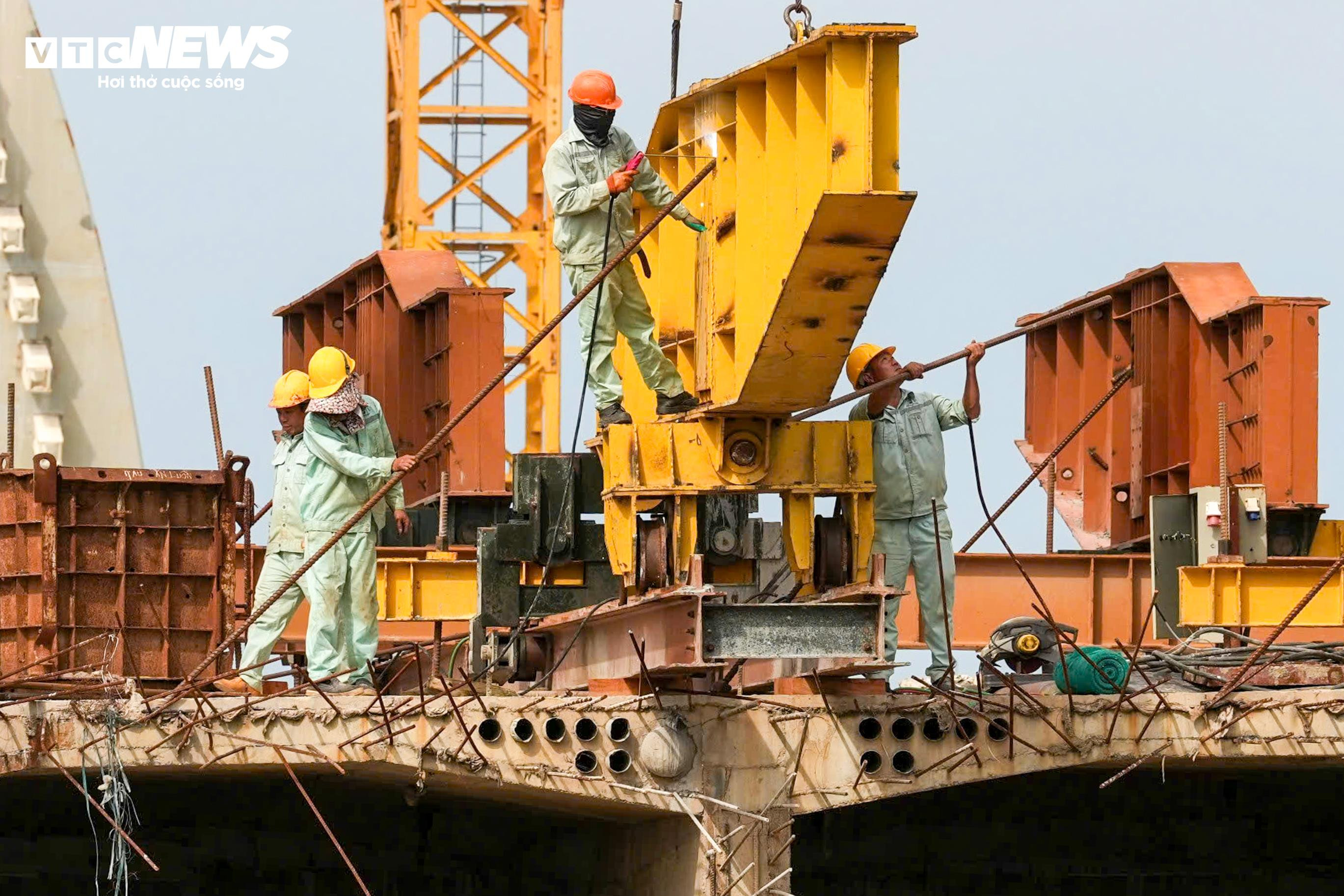 Lộ diện ‘dải lụa giao duyên’ bằng thép vắt qua sông Đuống - 12