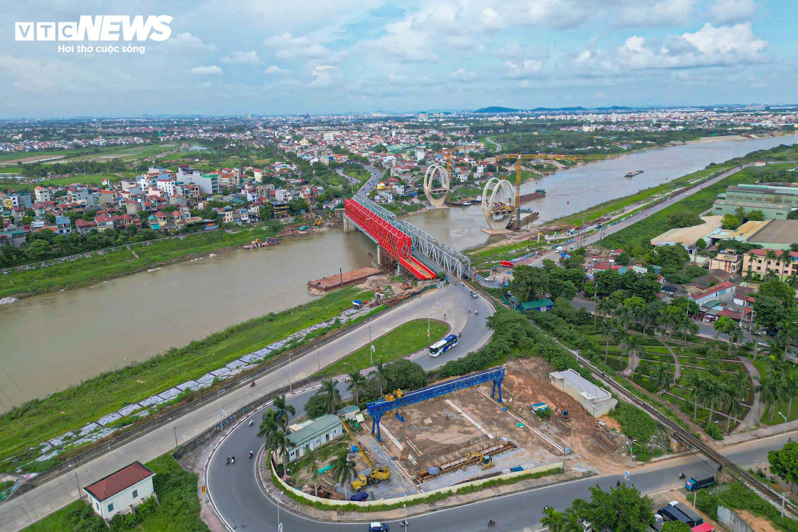 Lộ diện ‘dải lụa giao duyên’ bằng thép vắt qua sông Đuống - 1