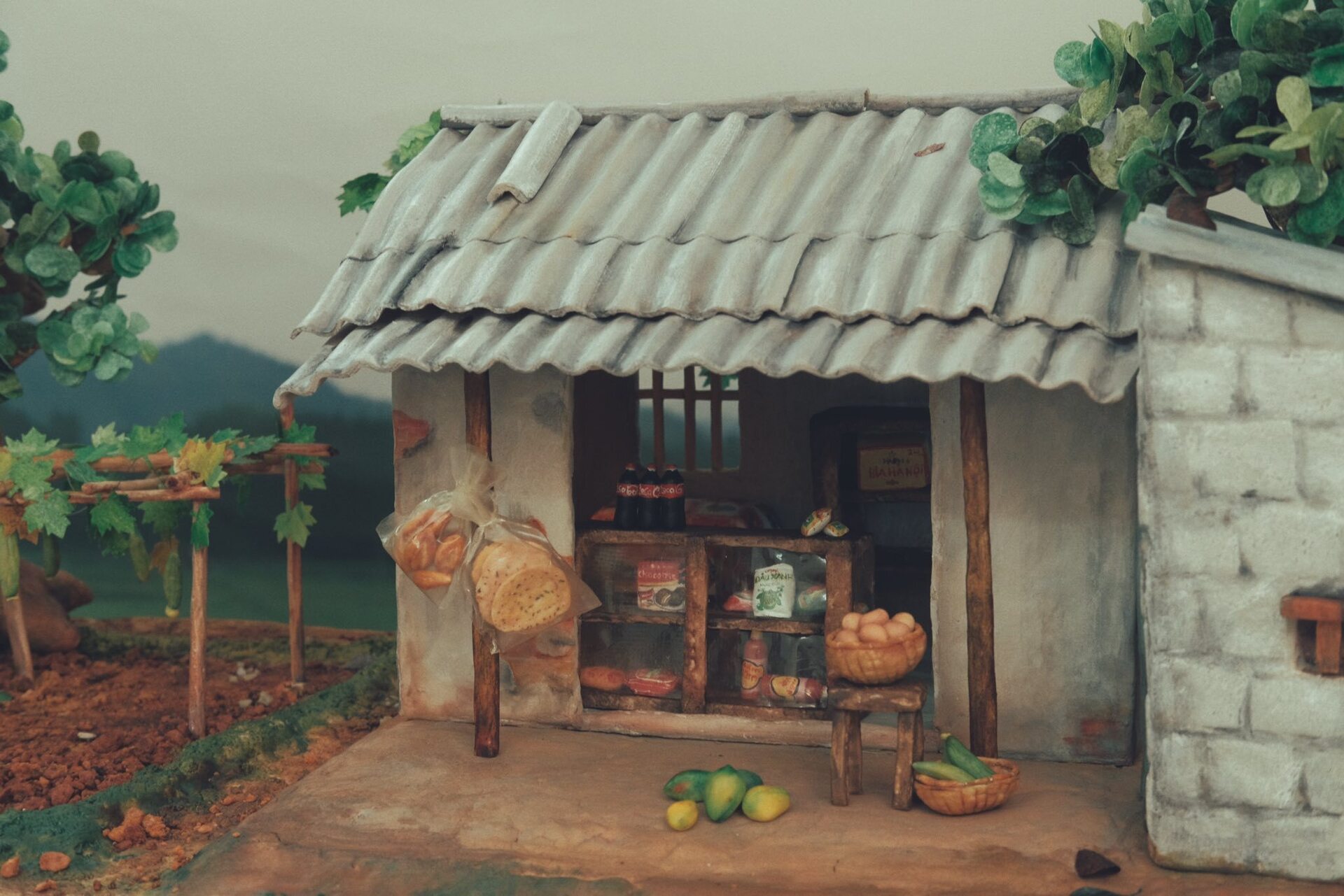 Chiếc bánh trung thu mô phỏng tiệm tạp hóa tuổi thơ khiến dân mạng mê mẩn - 1