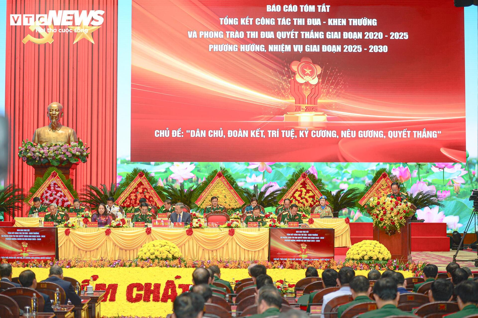 Toàn cảnh Đại hội Thi đua Quyết thắng toàn quân lần thứ XI - 7