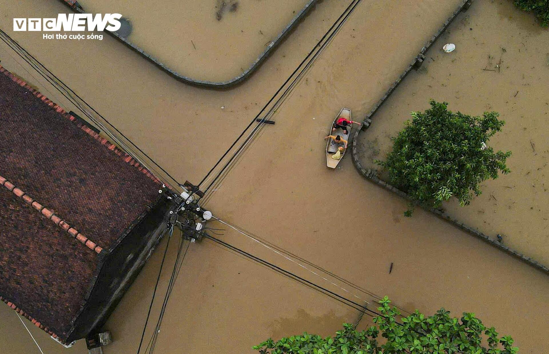 Nước sông Bùi vượt báo động 3, nhiều xã ngoại thành Hà Nội chìm trong biển nước - 13