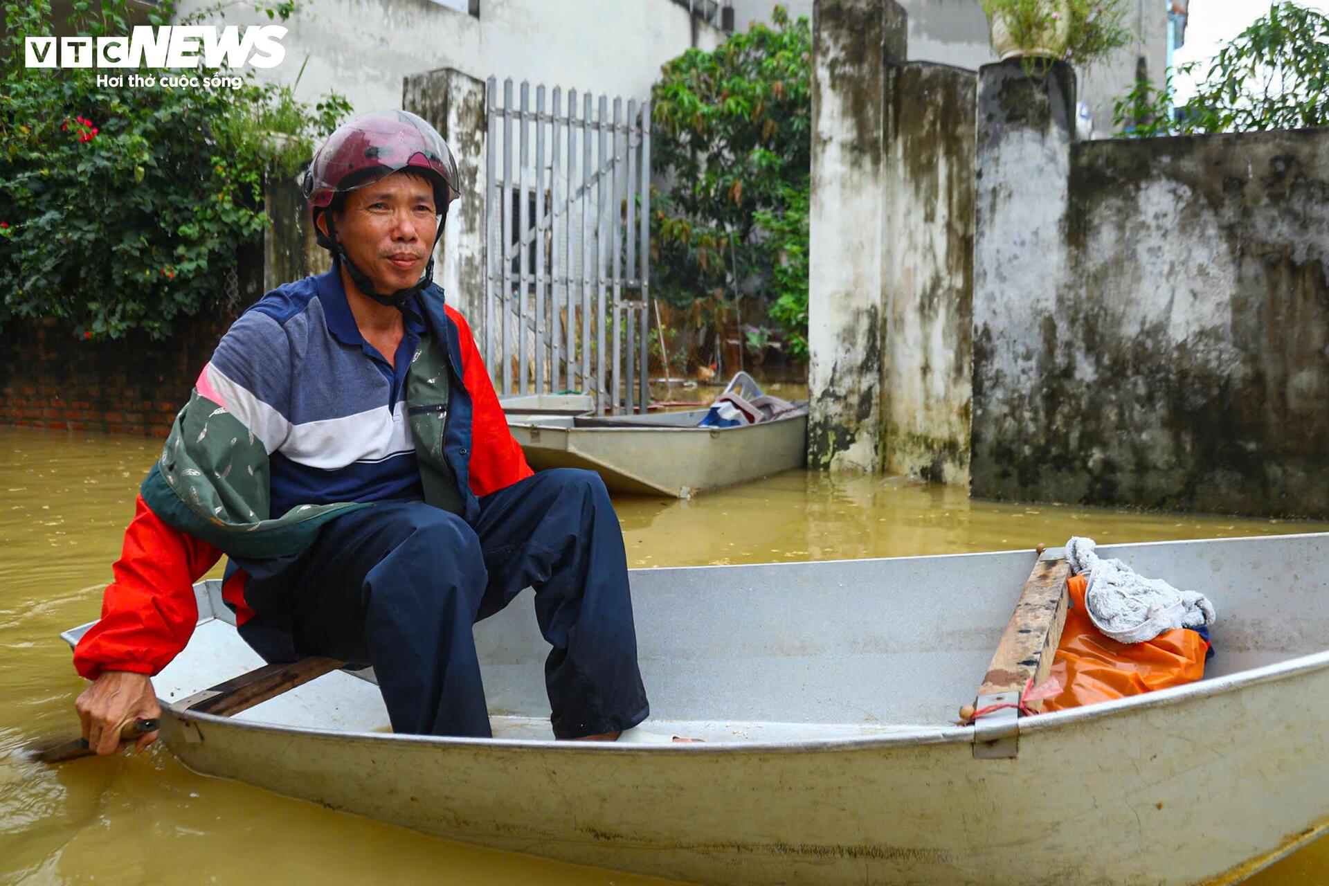 Nước sông Bùi vượt báo động 3, nhiều xã ngoại thành Hà Nội chìm trong biển nước - 14