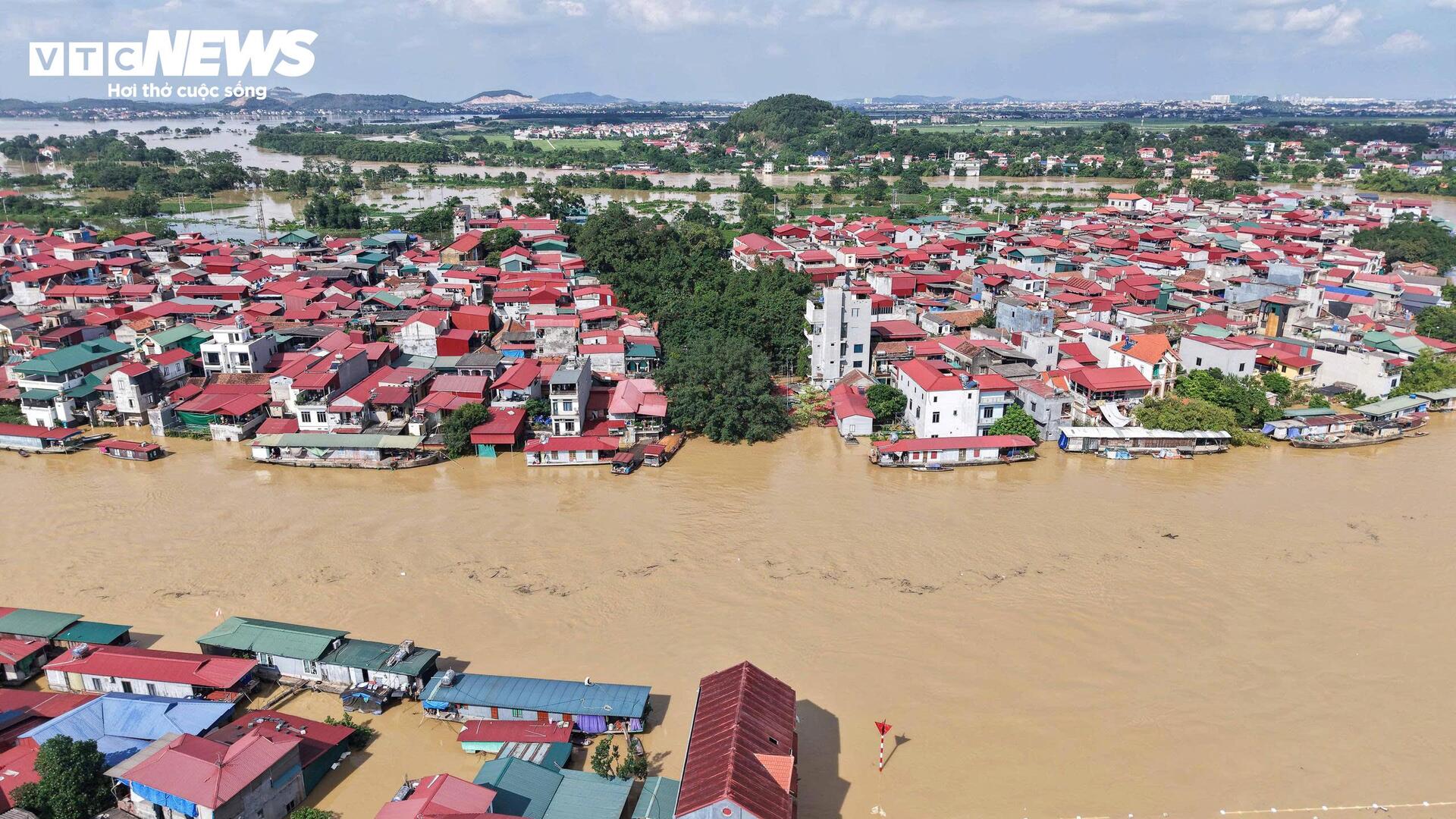 Lũ sông Cầu dâng cao, hơn 8.000 người dân ở Bắc Ninh bị cô lập - 2