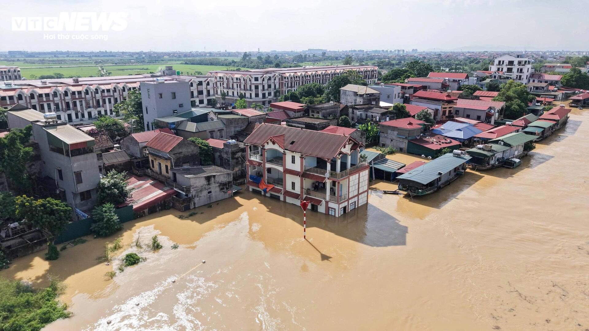 Lũ sông Cầu dâng cao, hơn 8.000 người dân ở Bắc Ninh bị cô lập - 4