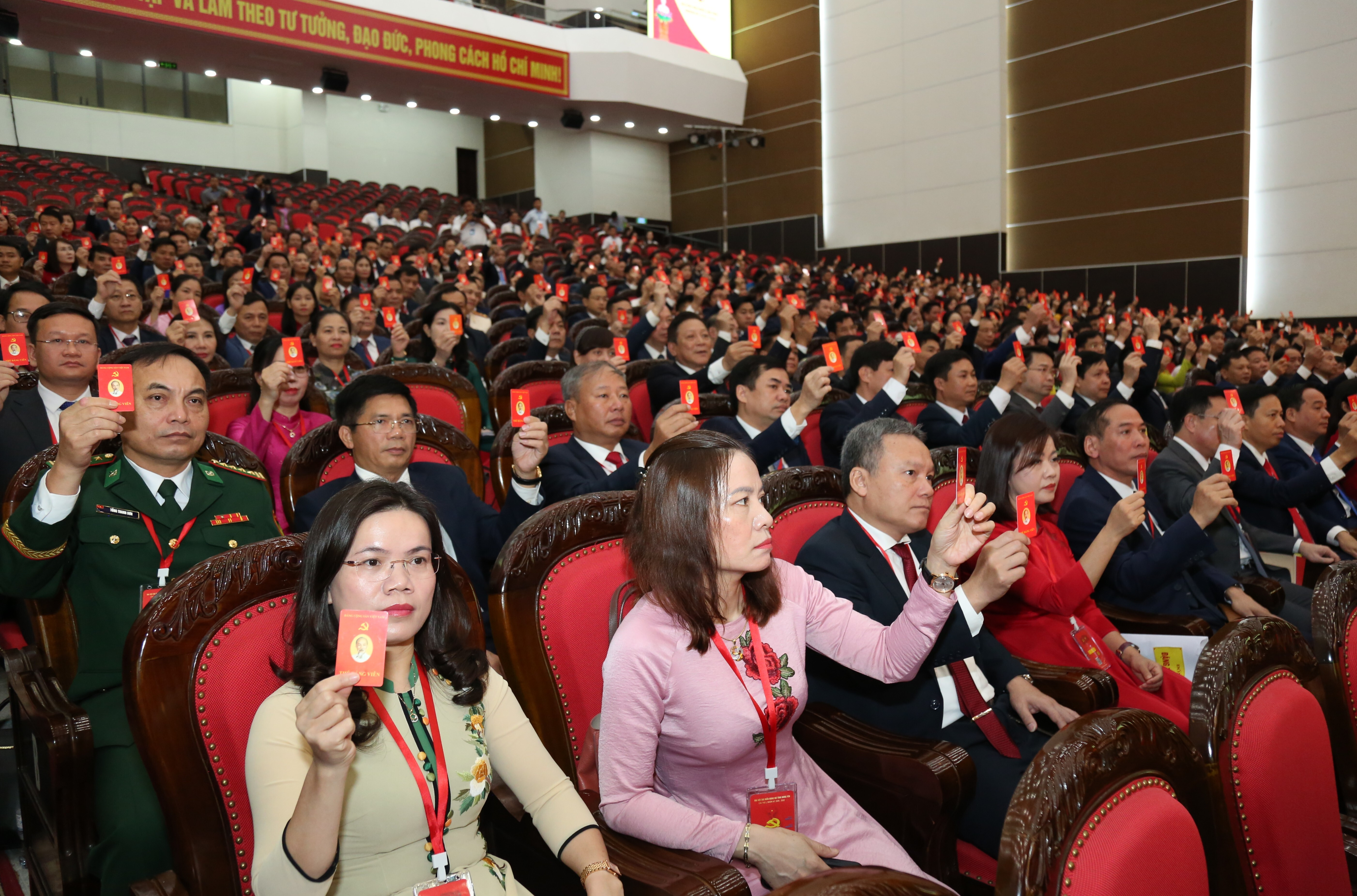 Toàn cảnh Đại hội đại biểu Đảng bộ tỉnh Hưng Yên lần thứ nhất nhiệm kỳ 2025-2030 - 10