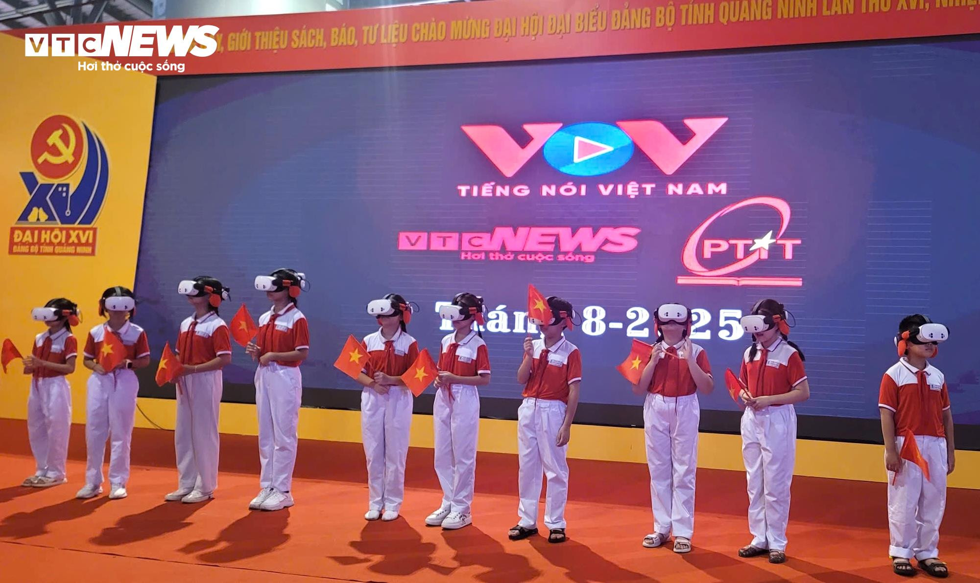 Khoảnh khắc ấn tượng tại triển lãm 'Trở về thời khắc thiêng liêng' ở Quảng Ninh - 8