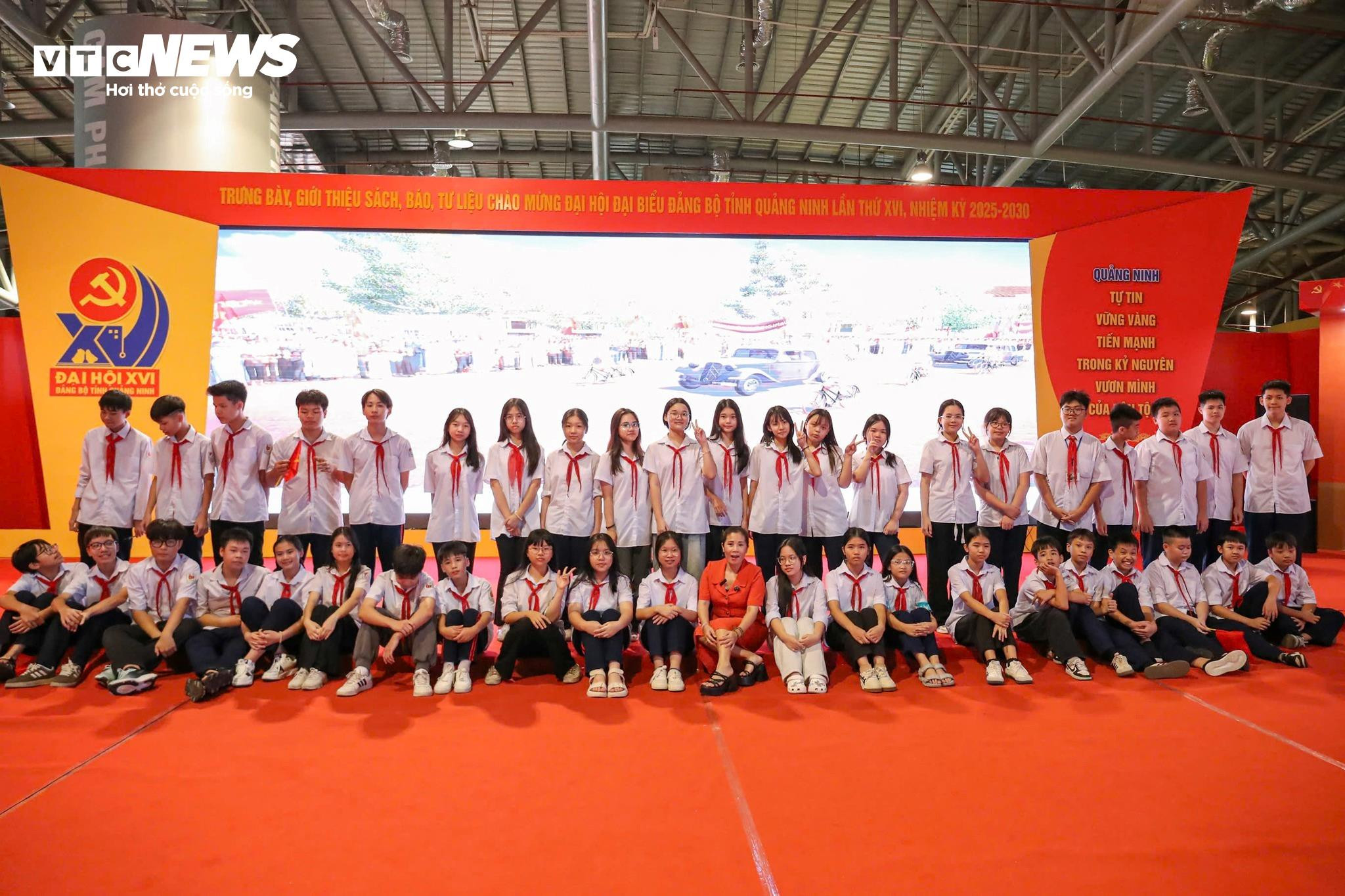 Khoảnh khắc ấn tượng tại triển lãm 'Trở về thời khắc thiêng liêng' ở Quảng Ninh - 6