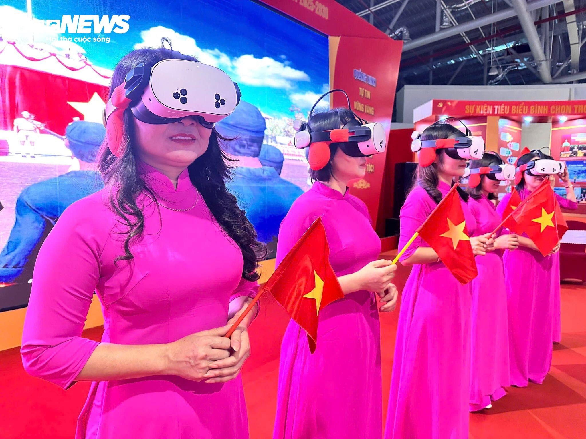 Khoảnh khắc ấn tượng tại triển lãm 'Trở về thời khắc thiêng liêng' ở Quảng Ninh - 4