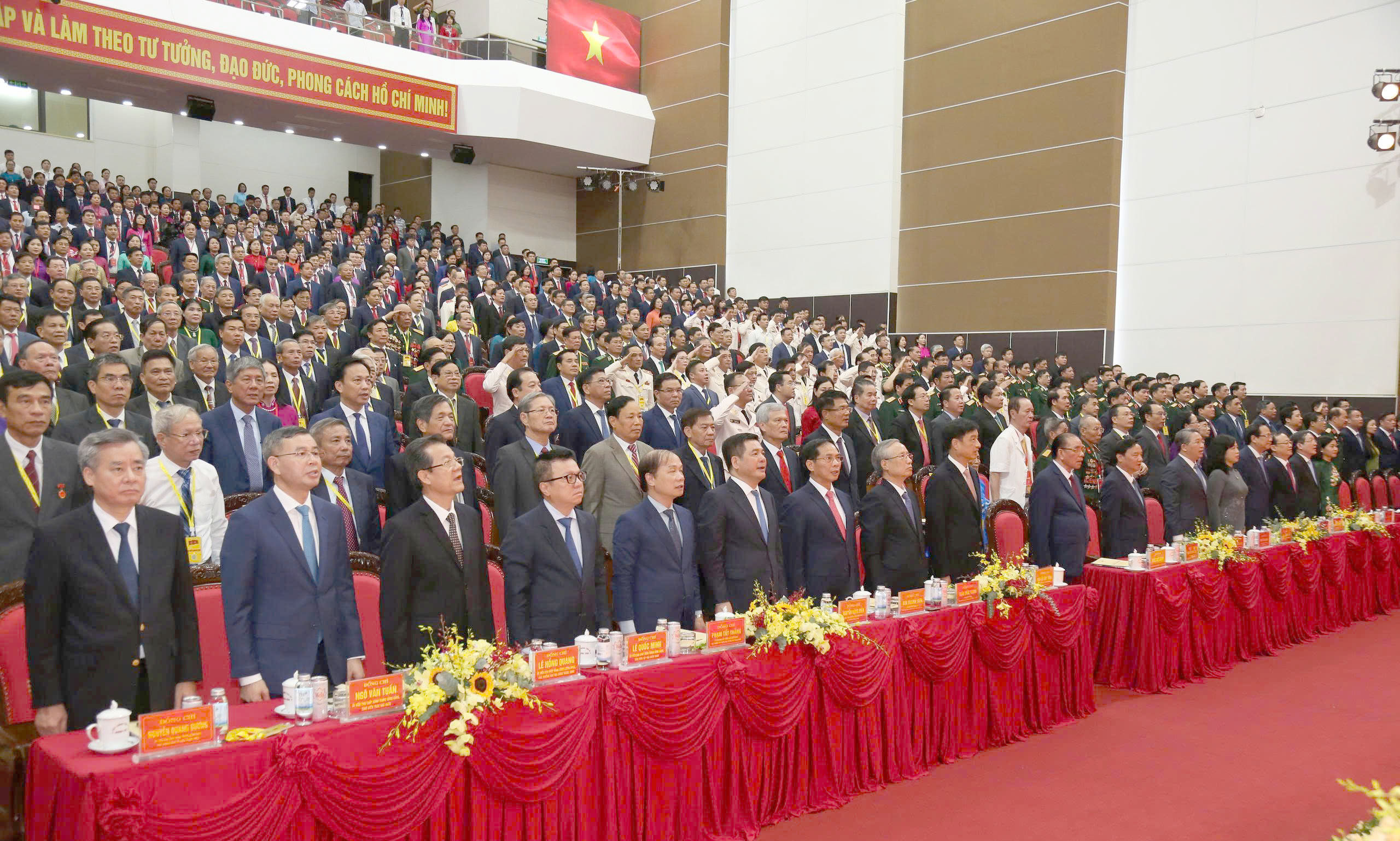 Toàn cảnh Đại hội đại biểu Đảng bộ tỉnh Hưng Yên lần thứ nhất nhiệm kỳ 2025-2030 - 1