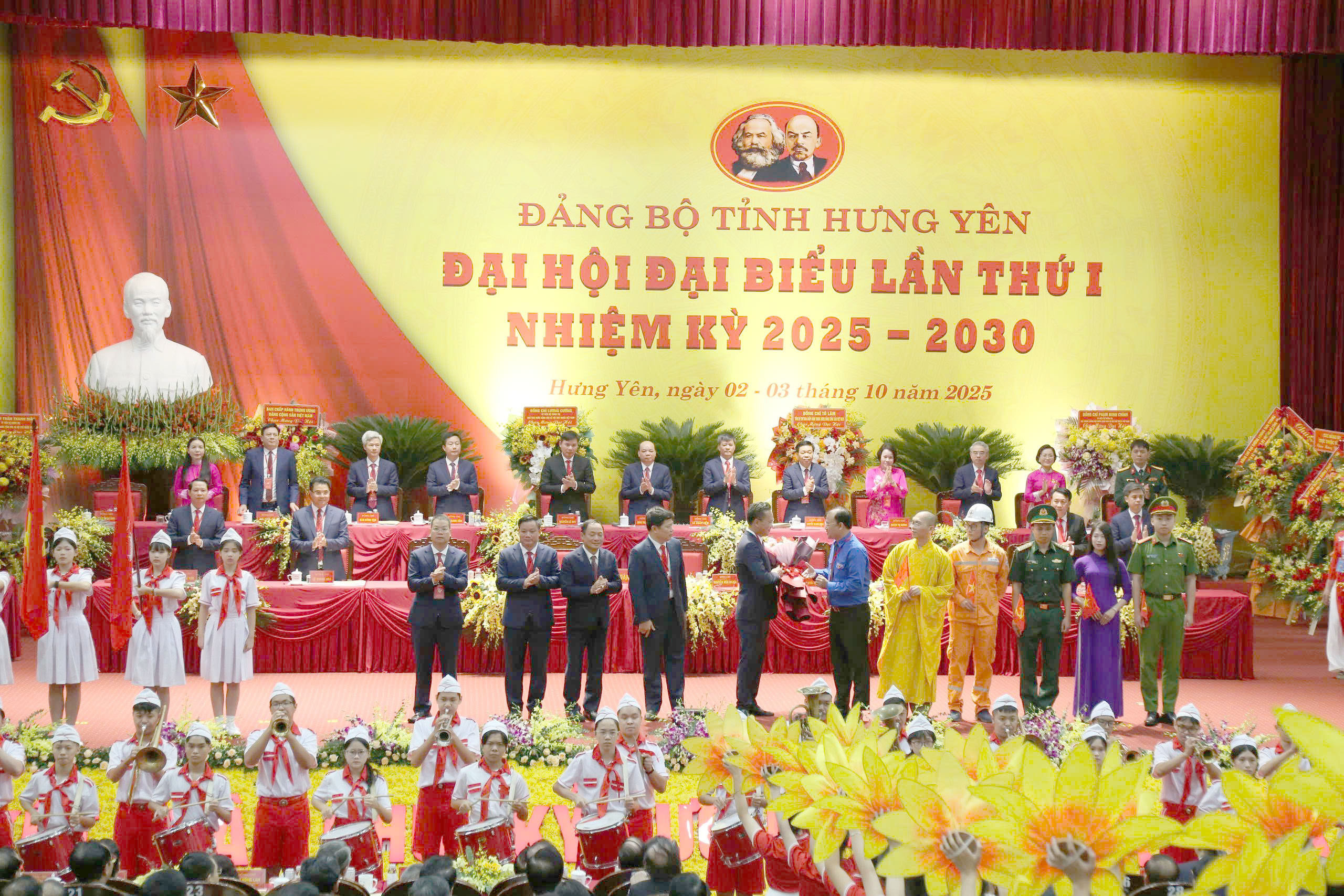 Toàn cảnh Đại hội đại biểu Đảng bộ tỉnh Hưng Yên lần thứ nhất nhiệm kỳ 2025-2030 - 5