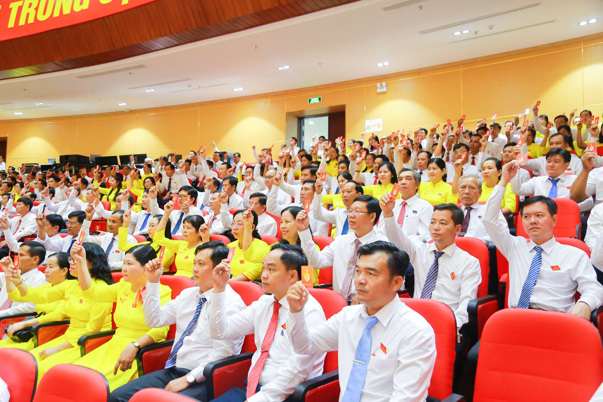 Toàn cảnh Đại hội Đại biểu Đảng bộ tỉnh Vĩnh Long lần I, nhiệm kỳ 2025-2030 - 7