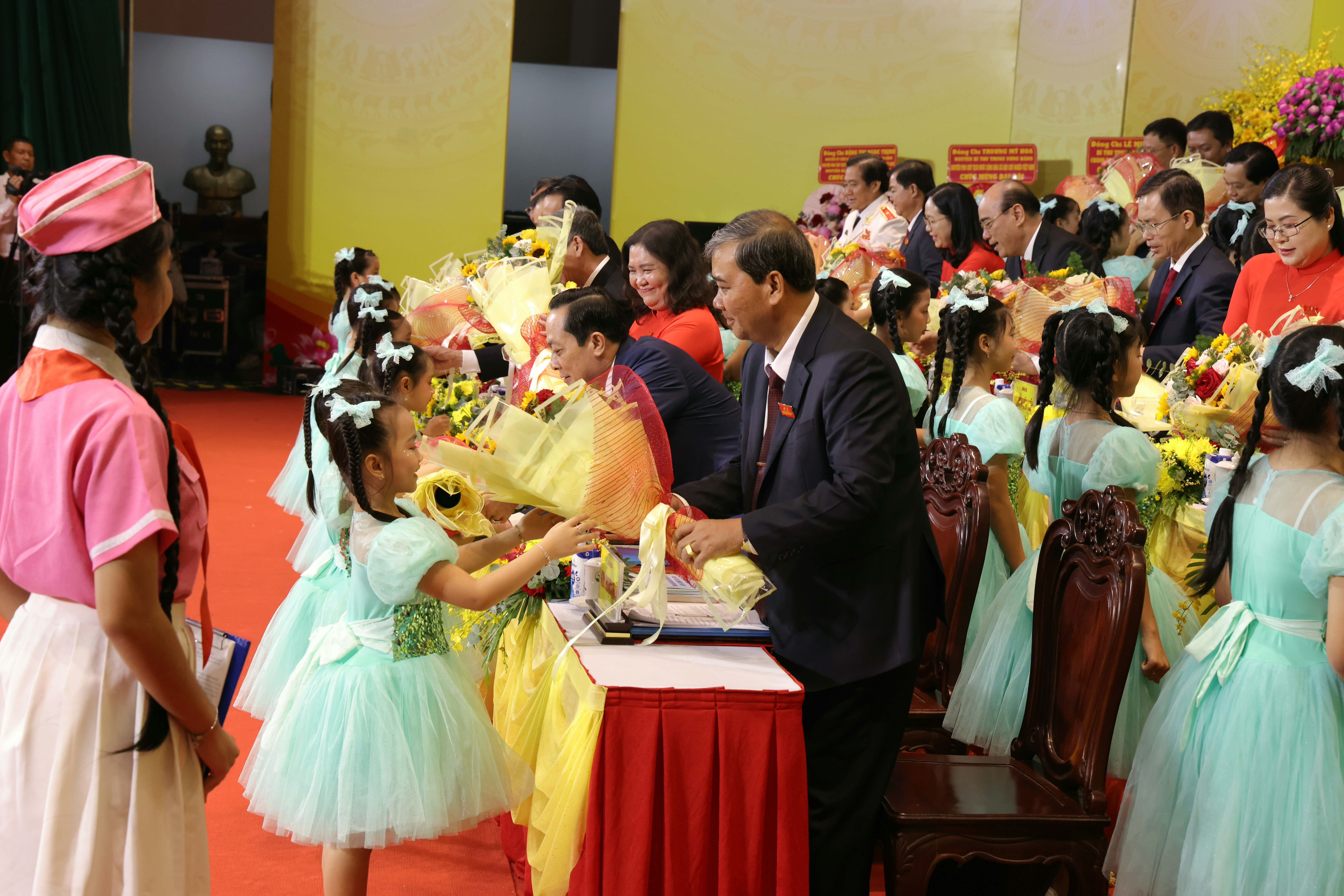 Toàn cảnh Đại hội Đại biểu Đảng bộ tỉnh Vĩnh Long lần I, nhiệm kỳ 2025-2030 - 4