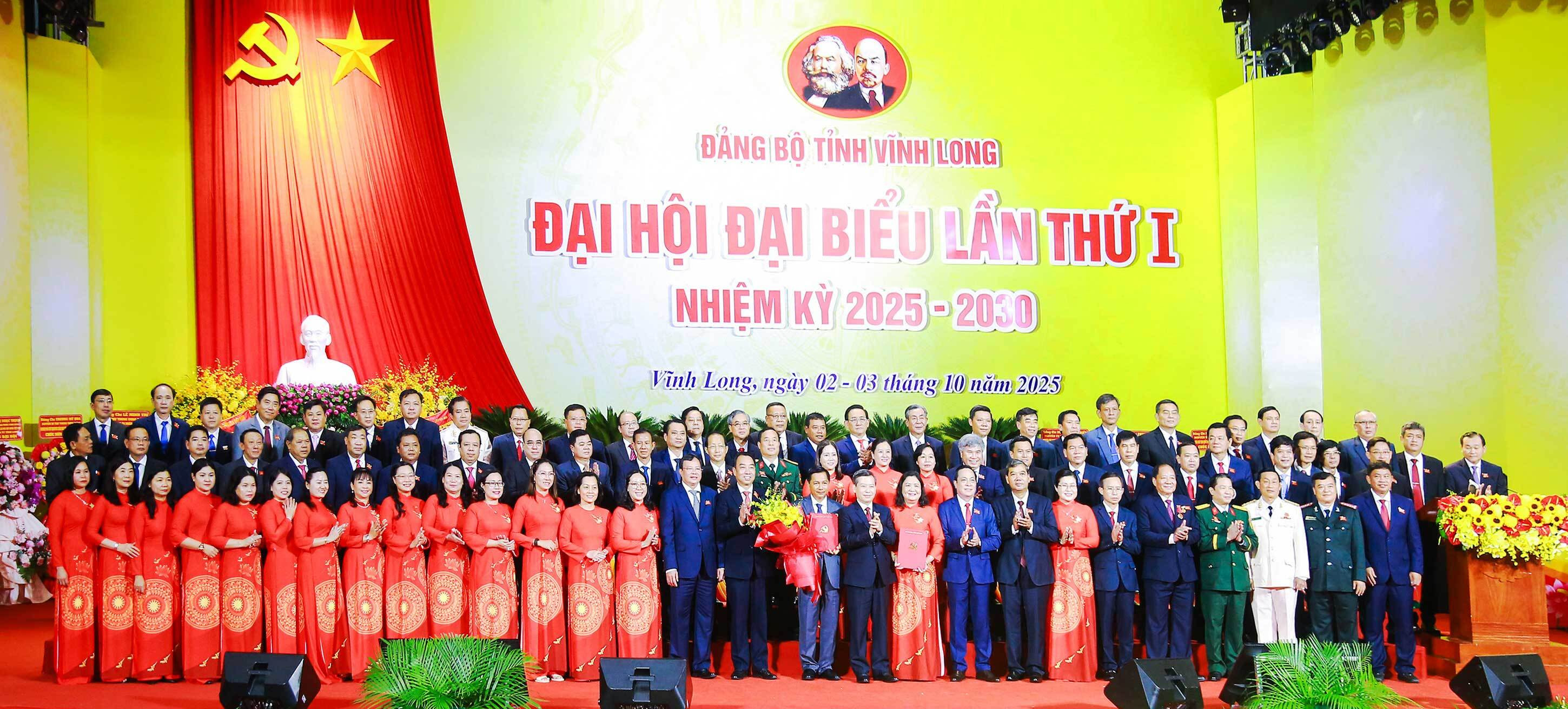 Toàn cảnh Đại hội Đại biểu Đảng bộ tỉnh Vĩnh Long lần I, nhiệm kỳ 2025-2030 - 9