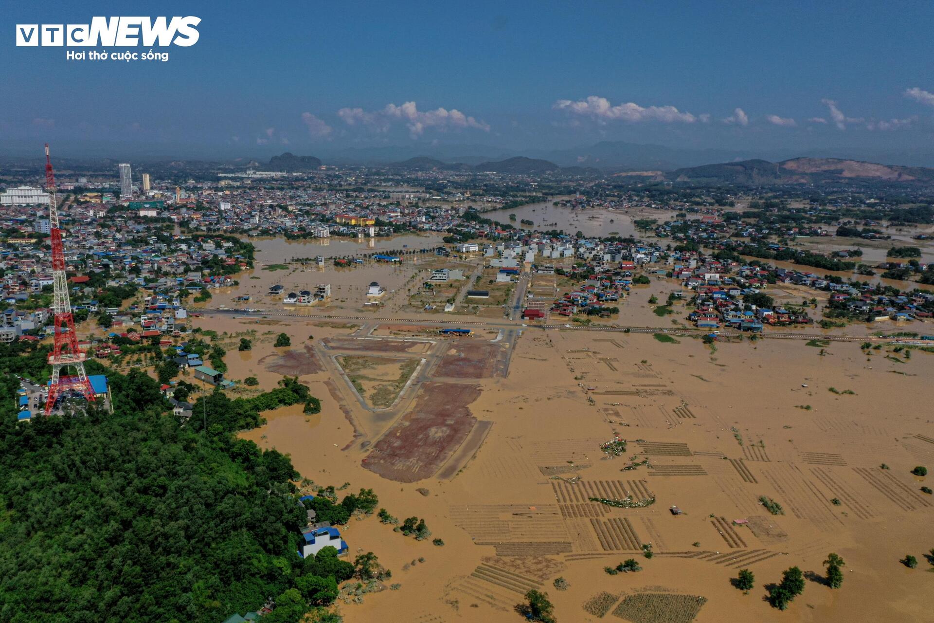 Ba ngày sau trận lũ lịch sử, phố xá tan hoang, nhiều nơi ở Thái Nguyên vẫn ngập - 14