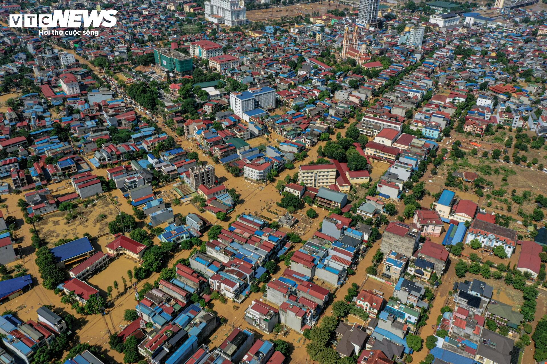 Ba ngày sau trận lũ lịch sử, phố xá tan hoang, nhiều nơi ở Thái Nguyên vẫn ngập - 15