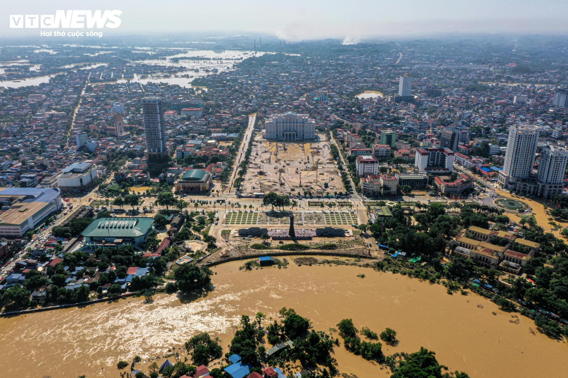 Ba ngày sau trận lũ lịch sử, phố xá tan hoang, nhiều nơi ở Thái Nguyên vẫn ngập - 16