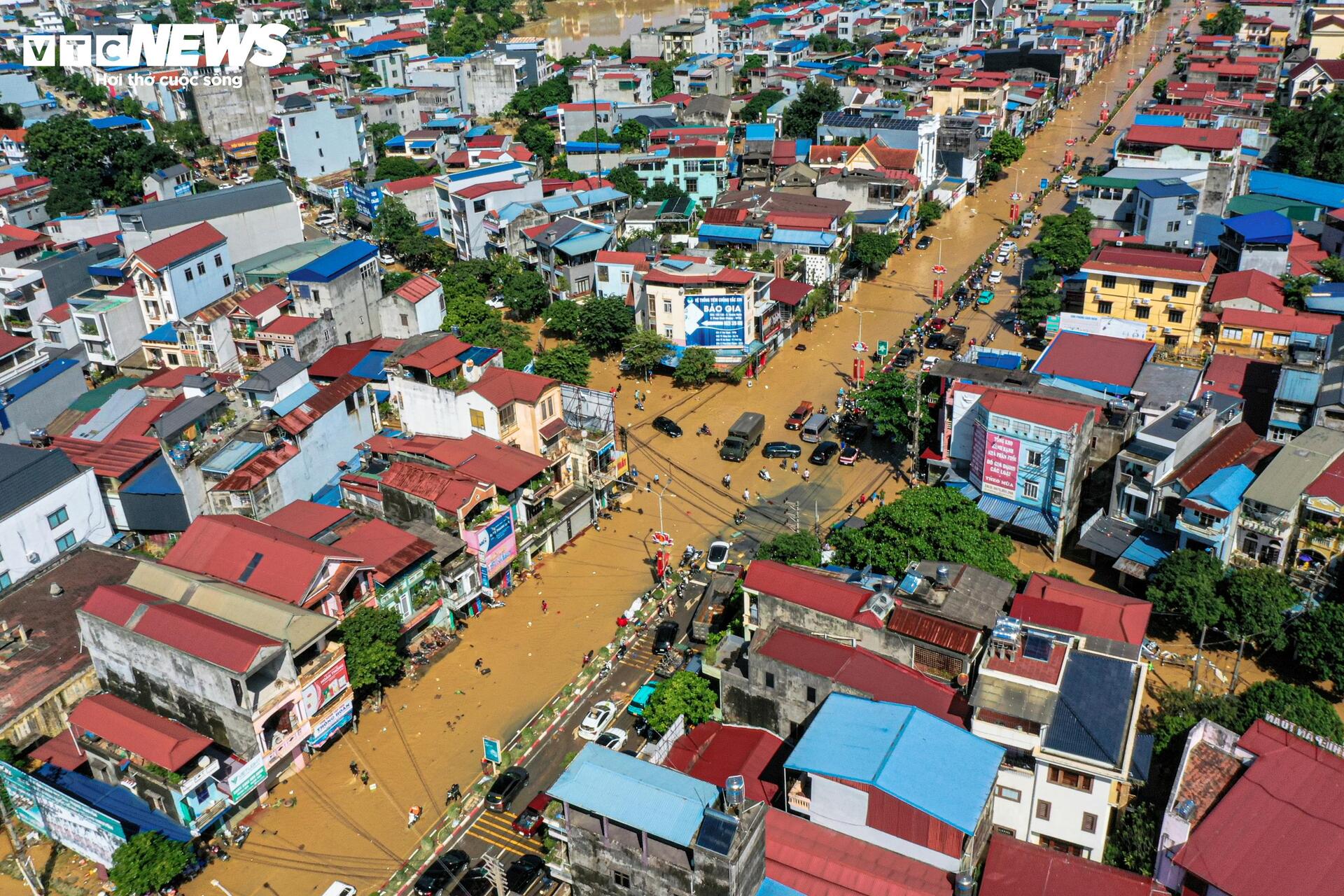 Ba ngày sau trận lũ lịch sử, phố xá tan hoang, nhiều nơi ở Thái Nguyên vẫn ngập - 2
