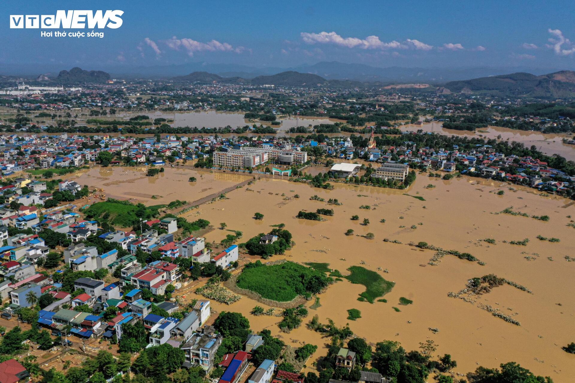 Ba ngày sau trận lũ lịch sử, phố xá tan hoang, nhiều nơi ở Thái Nguyên vẫn ngập - 6