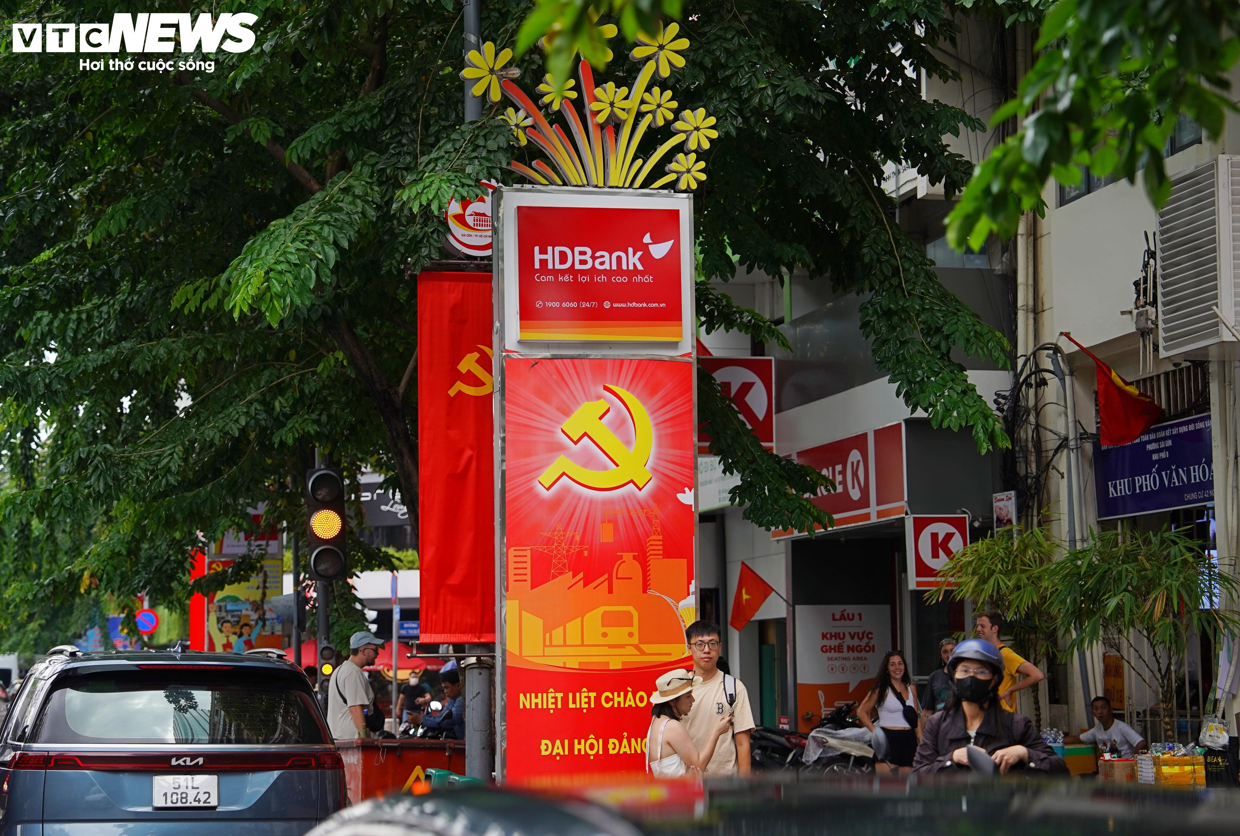 TP.HCM rực rỡ cờ hoa trước thềm Đại hội Đảng bộ lần thứ I, nhiệm kỳ 2025 - 2030 - 9