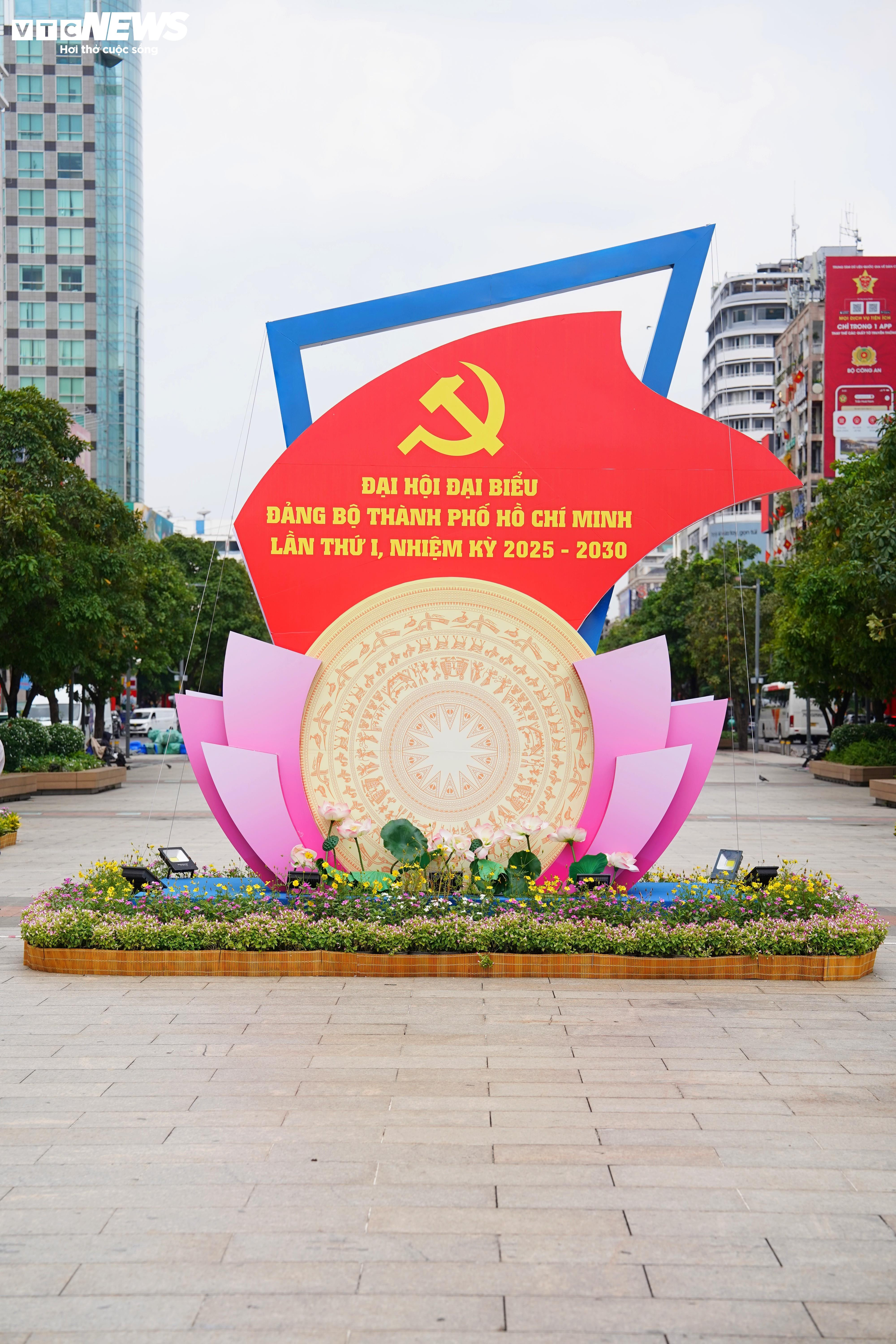 TP.HCM rực rỡ cờ hoa trước thềm Đại hội Đảng bộ lần thứ I, nhiệm kỳ 2025 - 2030 - 7