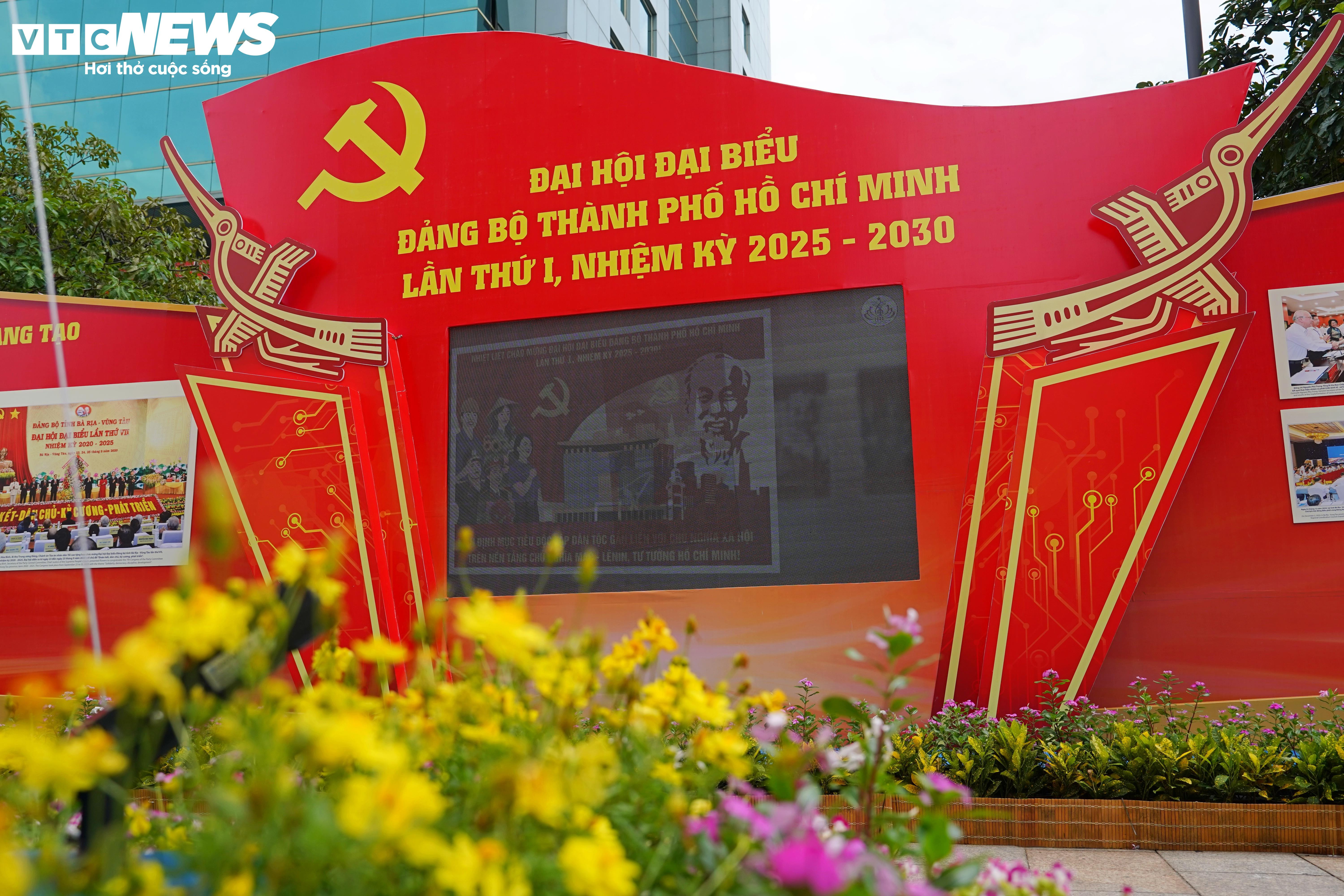 TP.HCM rực rỡ cờ hoa trước thềm Đại hội Đảng bộ lần thứ I, nhiệm kỳ 2025 - 2030 - 13