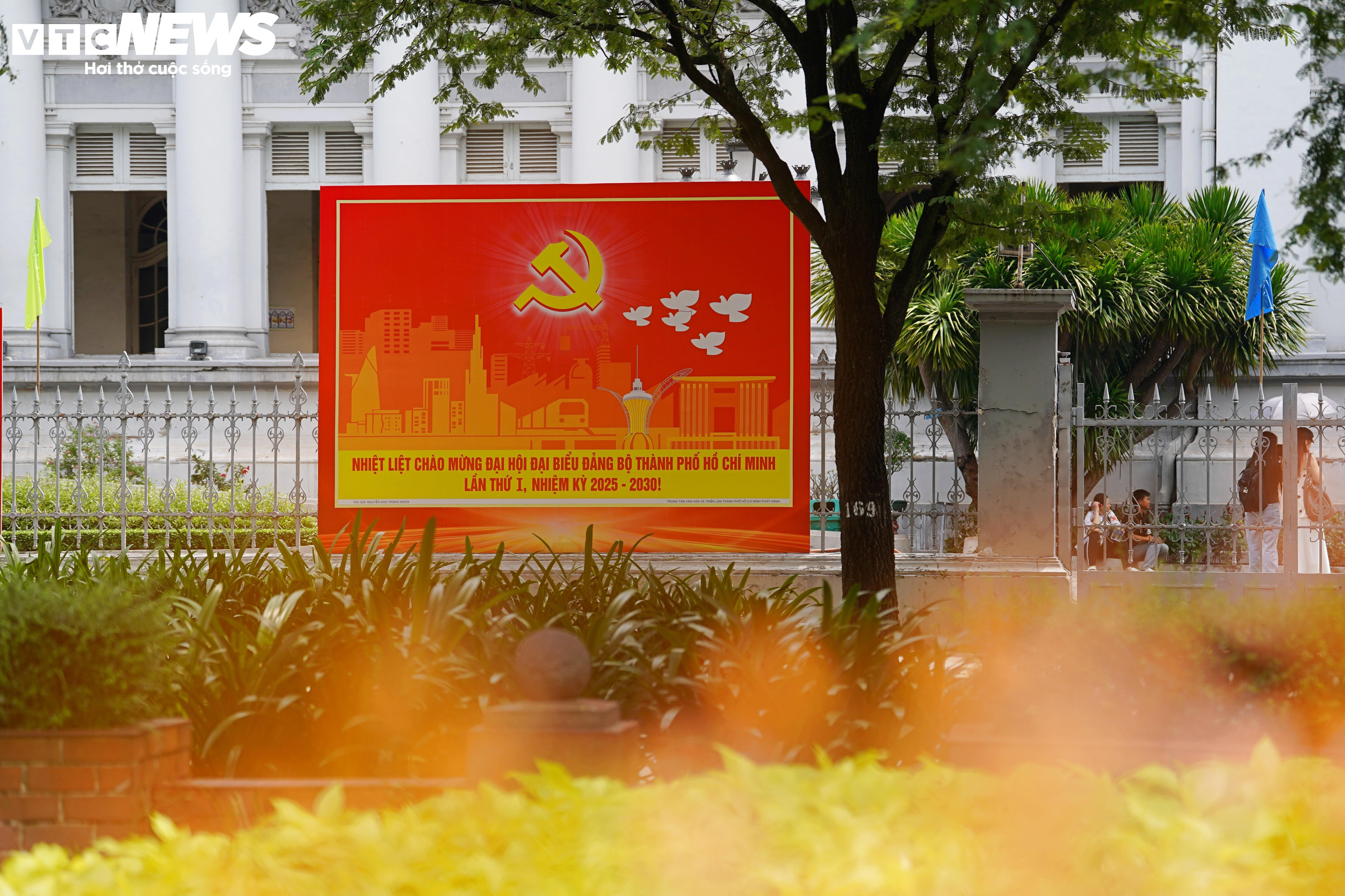 TP.HCM rực rỡ cờ hoa trước thềm Đại hội Đảng bộ lần thứ I, nhiệm kỳ 2025 - 2030 - 5