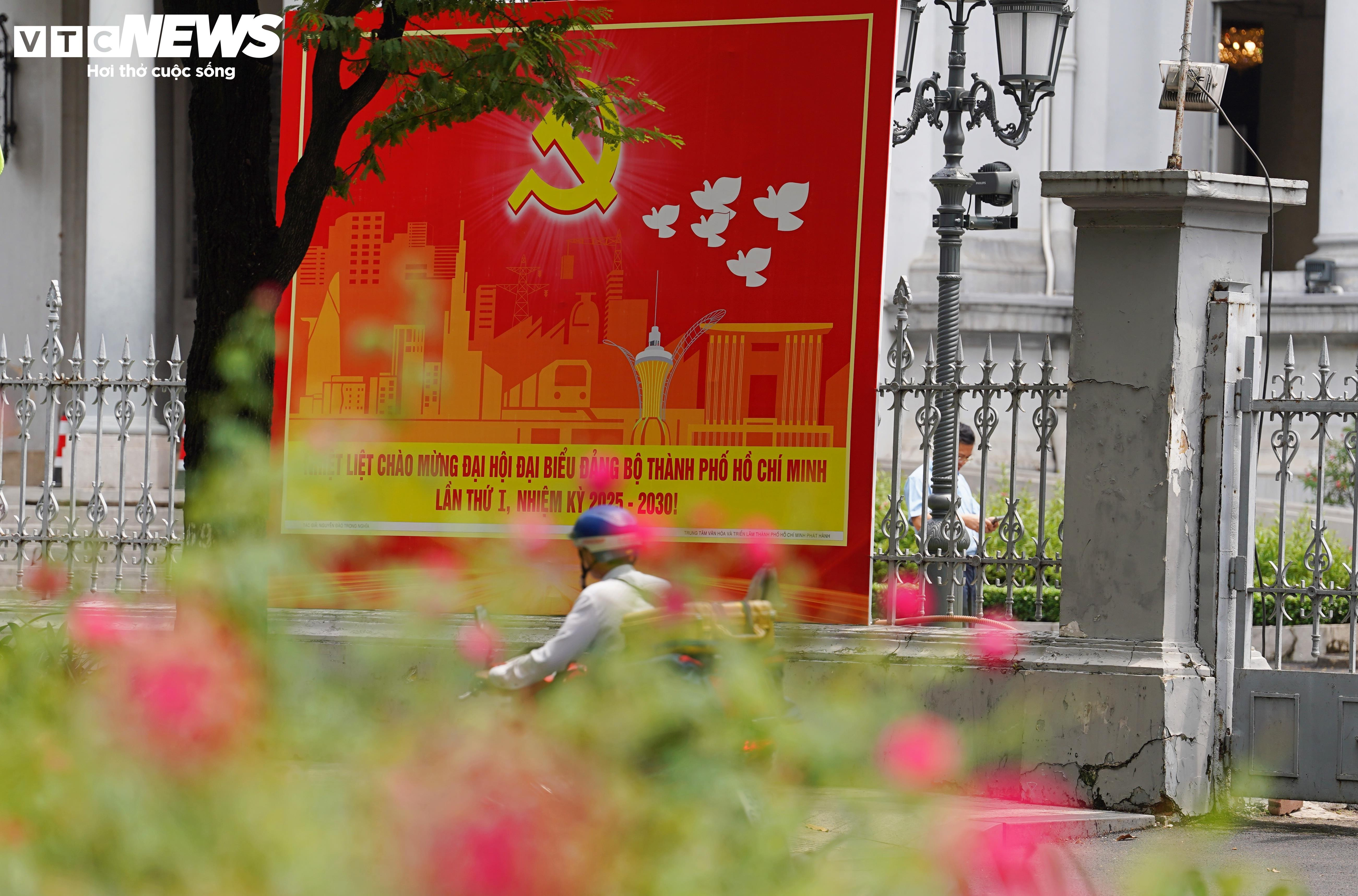 TP.HCM rực rỡ cờ hoa trước thềm Đại hội Đảng bộ lần thứ I, nhiệm kỳ 2025 - 2030 - 8