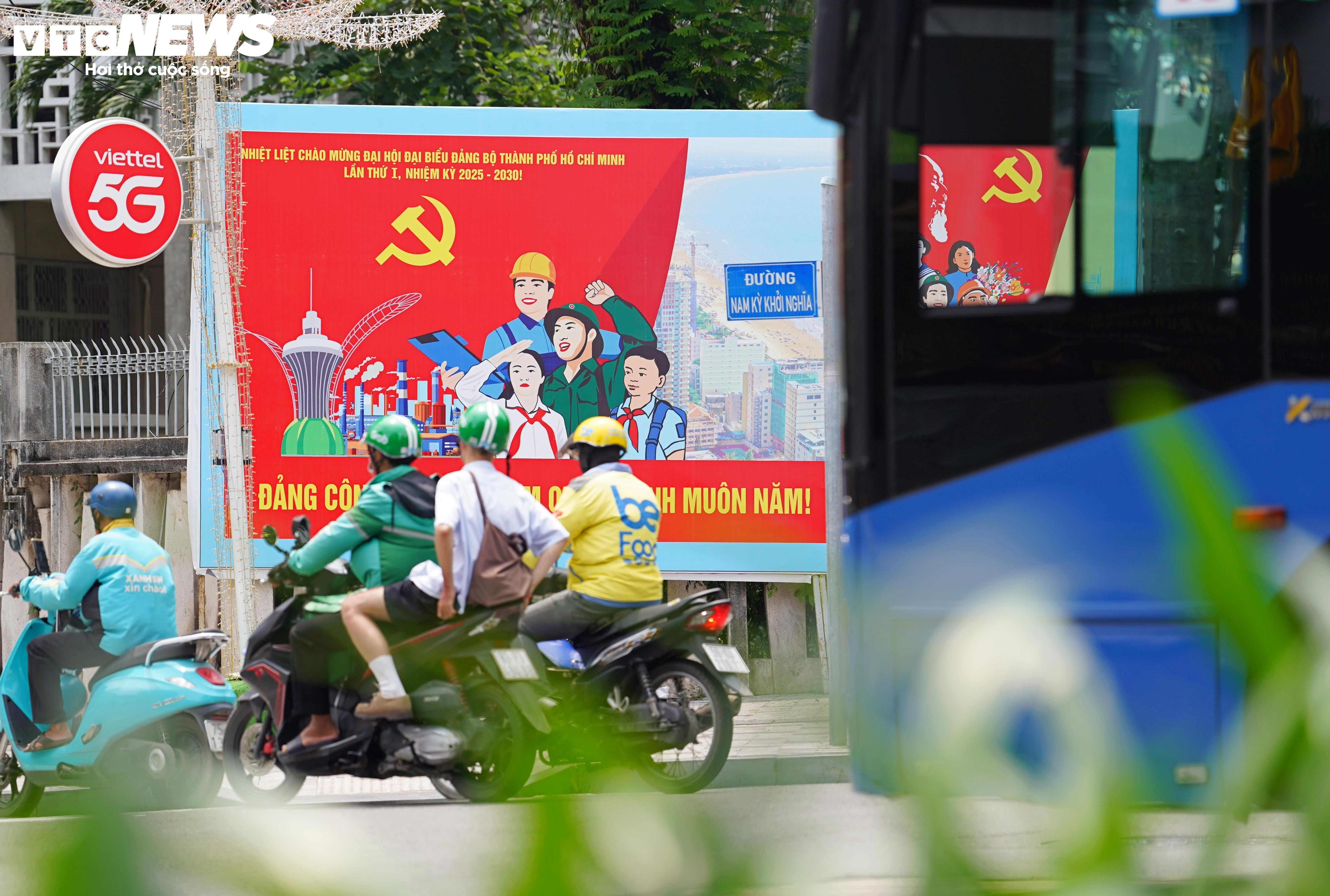 TP.HCM rực rỡ cờ hoa trước thềm Đại hội Đảng bộ lần thứ I, nhiệm kỳ 2025 - 2030 - 4