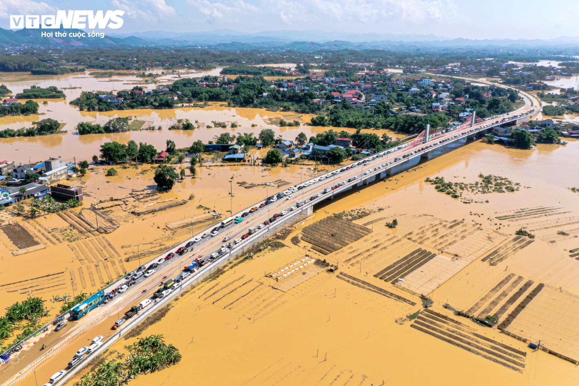 Ba ngày sau trận lũ lịch sử, phố xá tan hoang, nhiều nơi ở Thái Nguyên vẫn ngập - 13