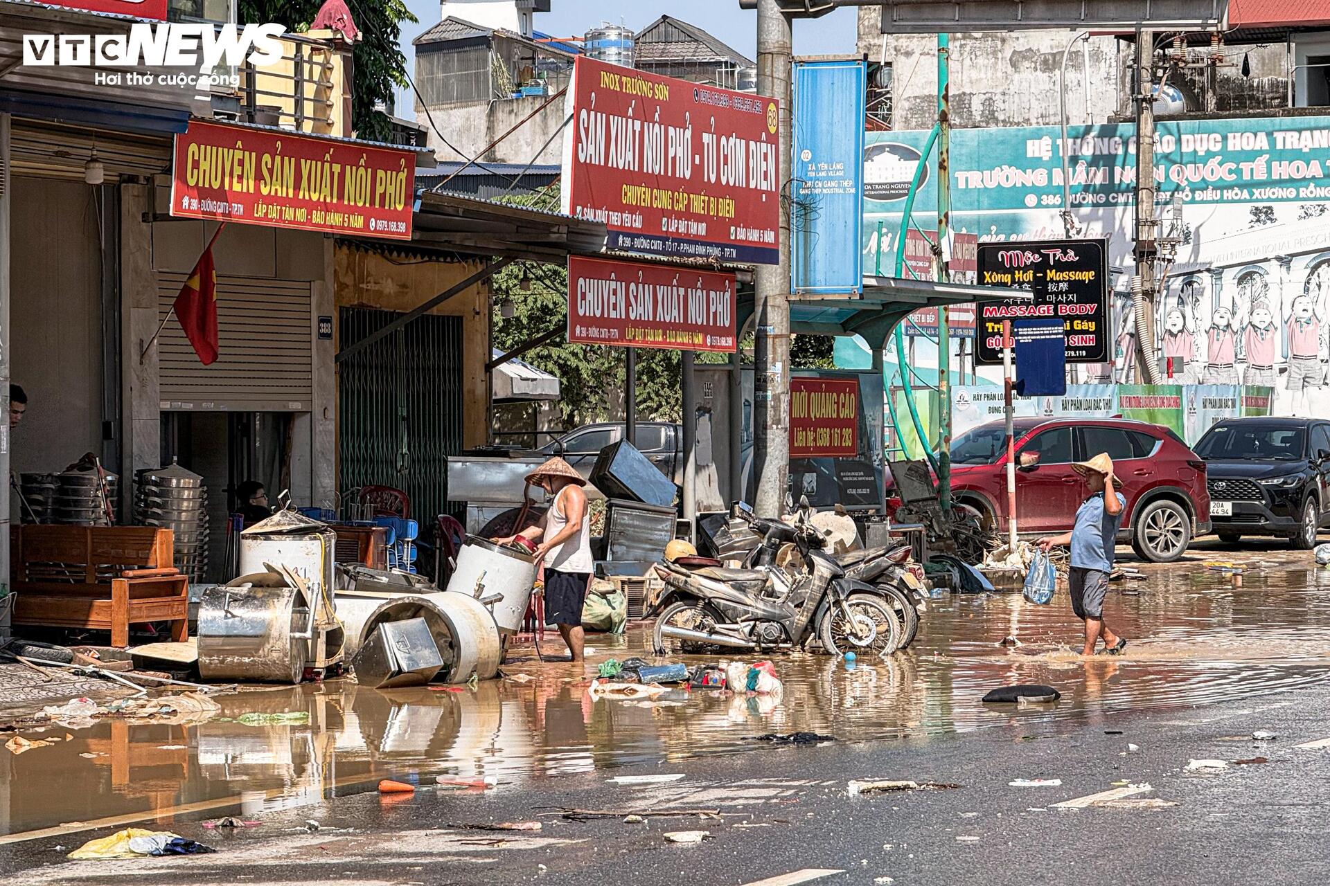 Ba ngày sau trận lũ lịch sử, phố xá tan hoang, nhiều nơi ở Thái Nguyên vẫn ngập - 10