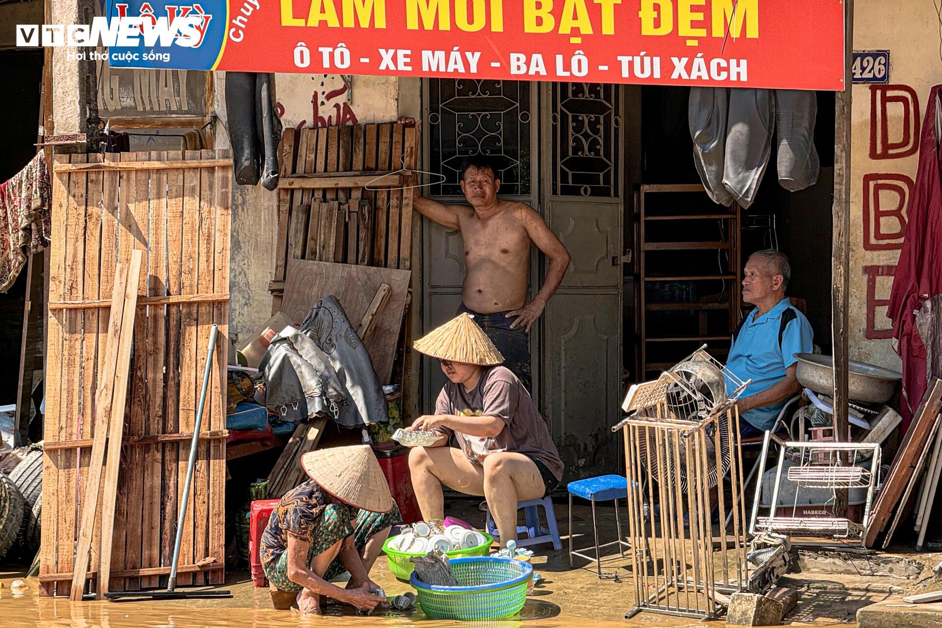 Ba ngày sau trận lũ lịch sử, phố xá tan hoang, nhiều nơi ở Thái Nguyên vẫn ngập - 11