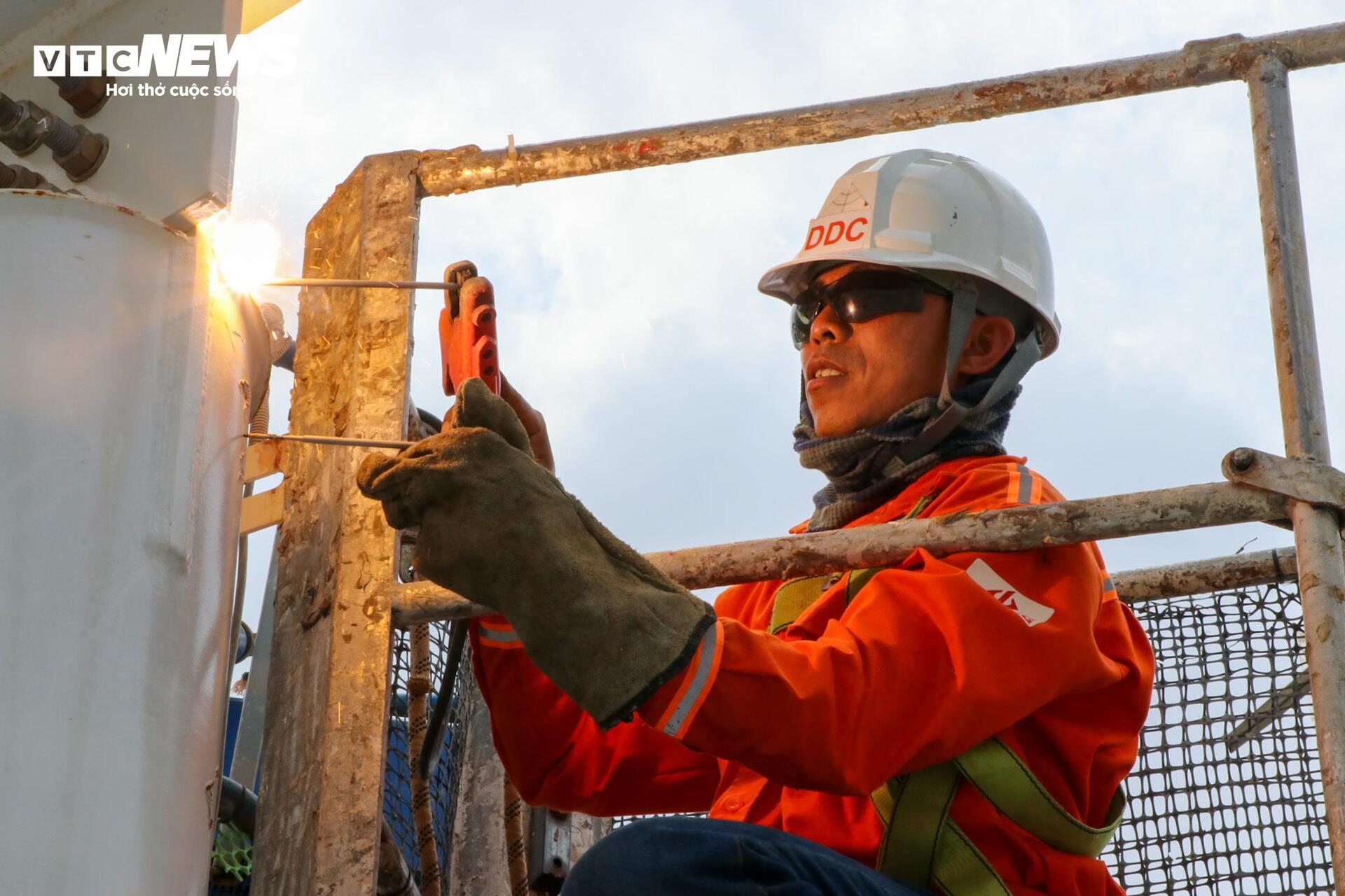 Công nhân thi công ngày đêm, nhiều hạng mục sân bay Long Thành vượt tiến độ - 12