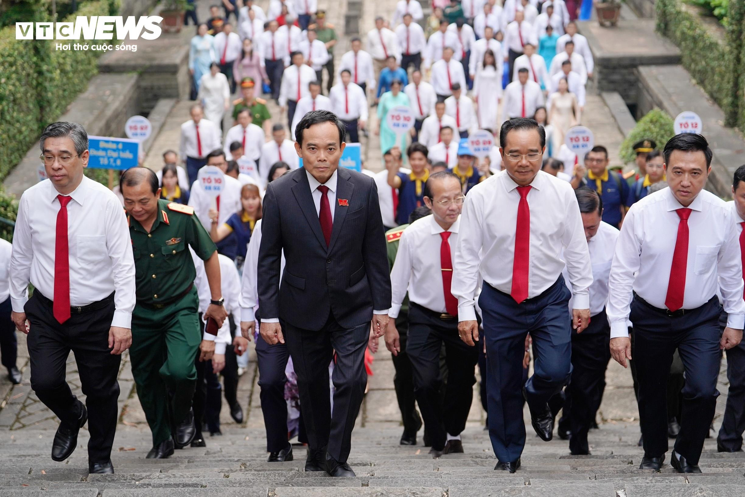 Đoàn đại biểu Đảng bộ TP.HCM dâng hương tưởng nhớ các Vua Hùng - 10